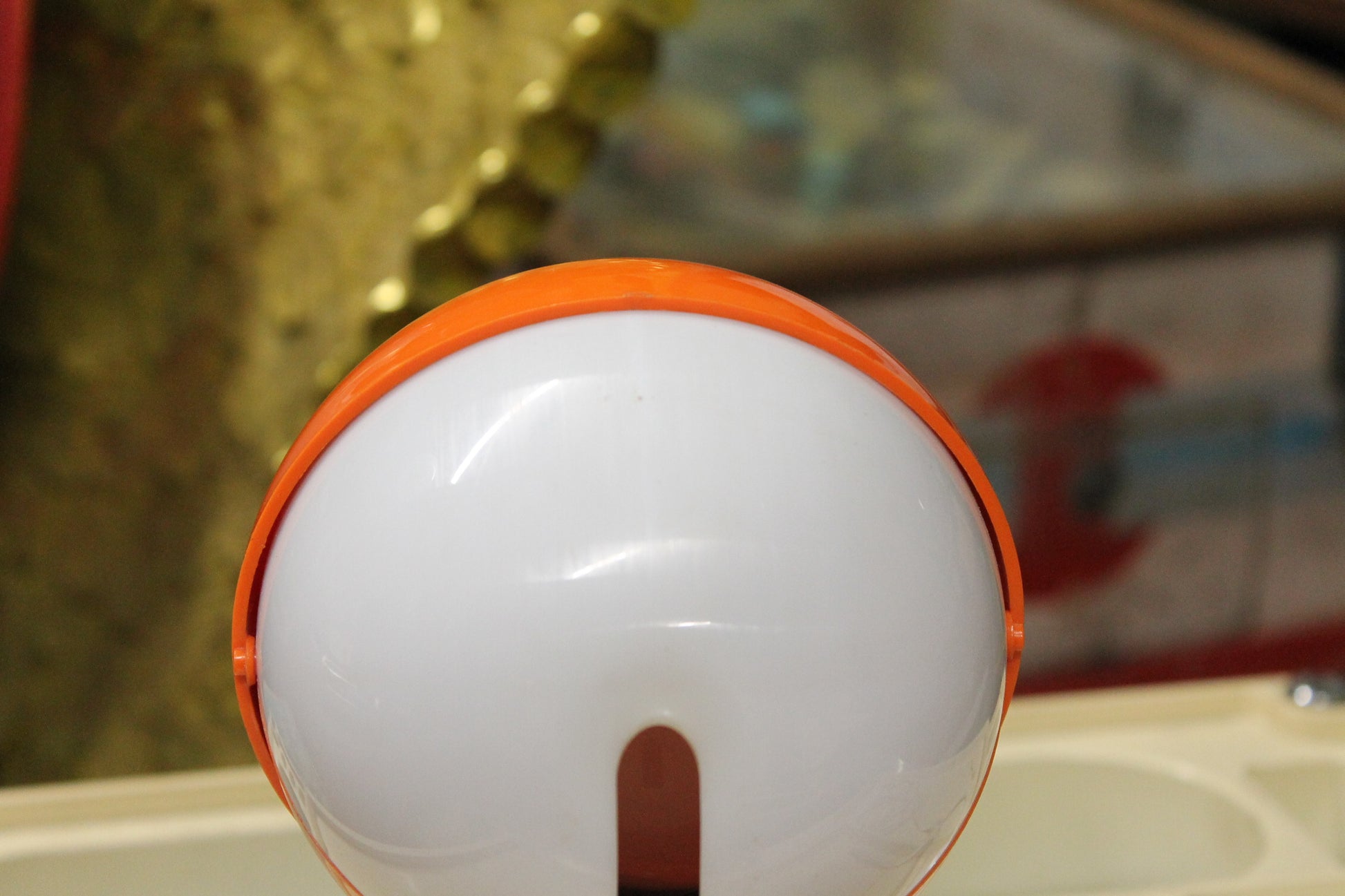 Vecchia lampada di plastica 