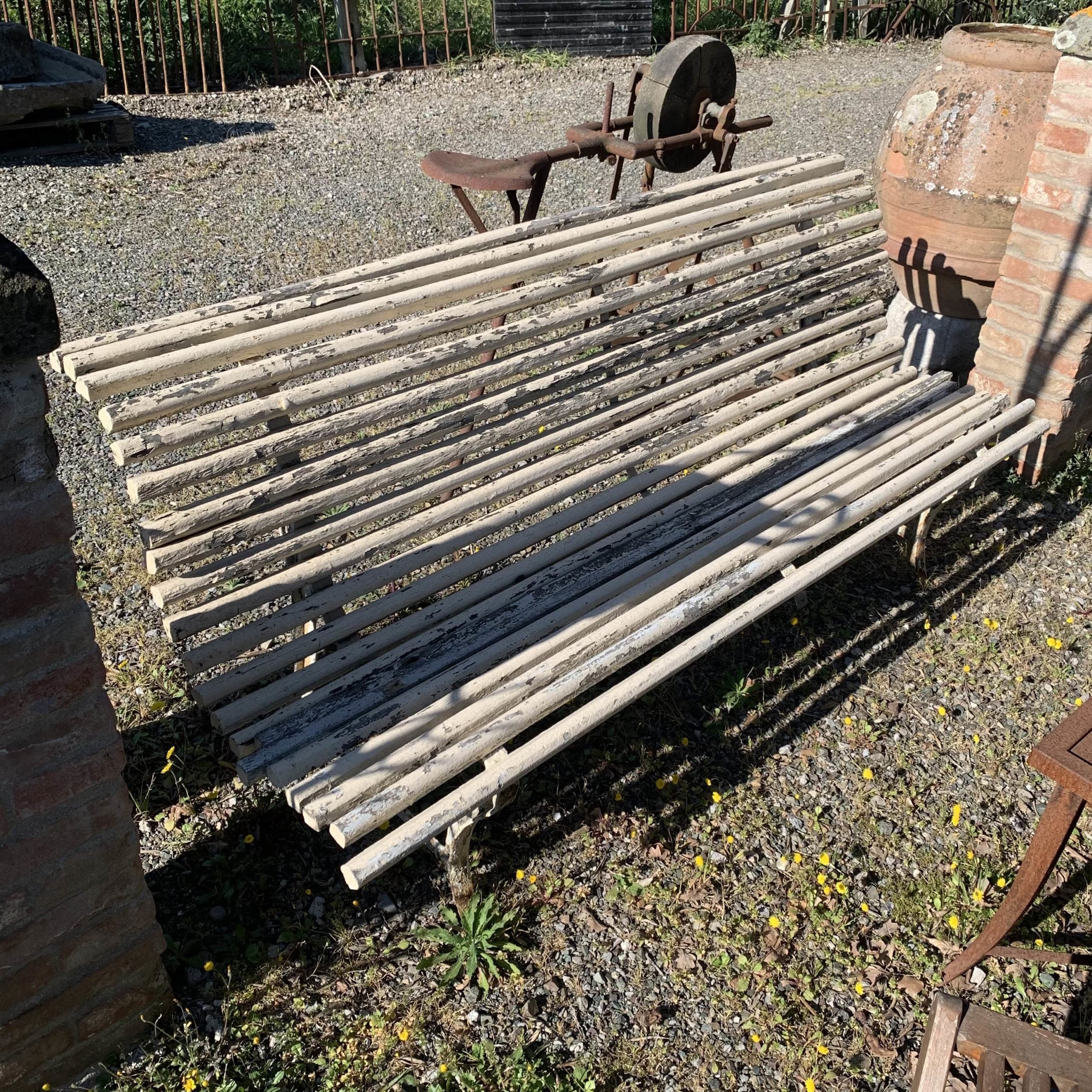 Vecchia panchina in legno 