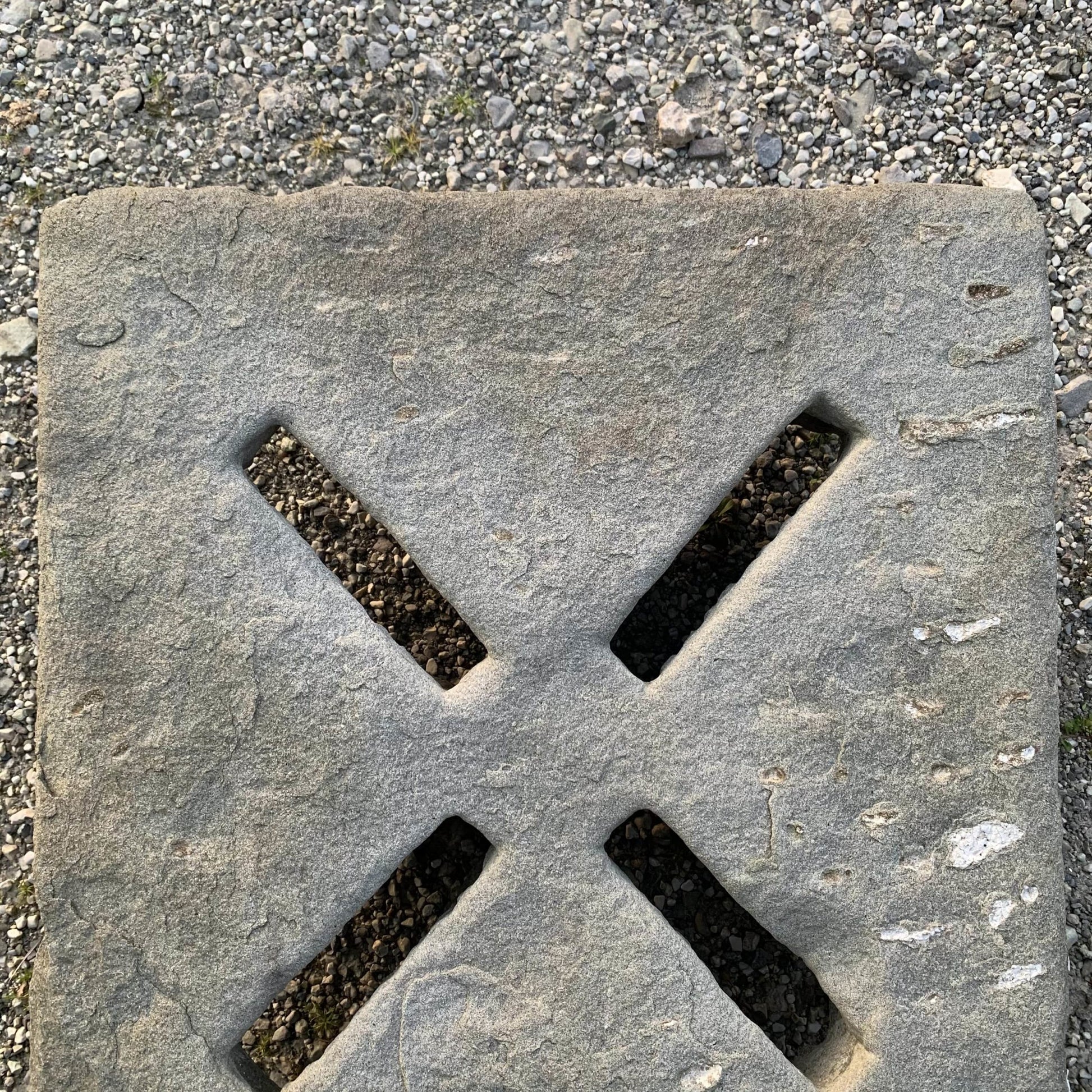 Vecchia pietra di caditoia 