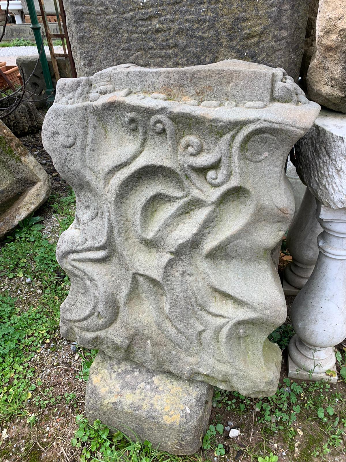 Vecchia scultura in pietra 