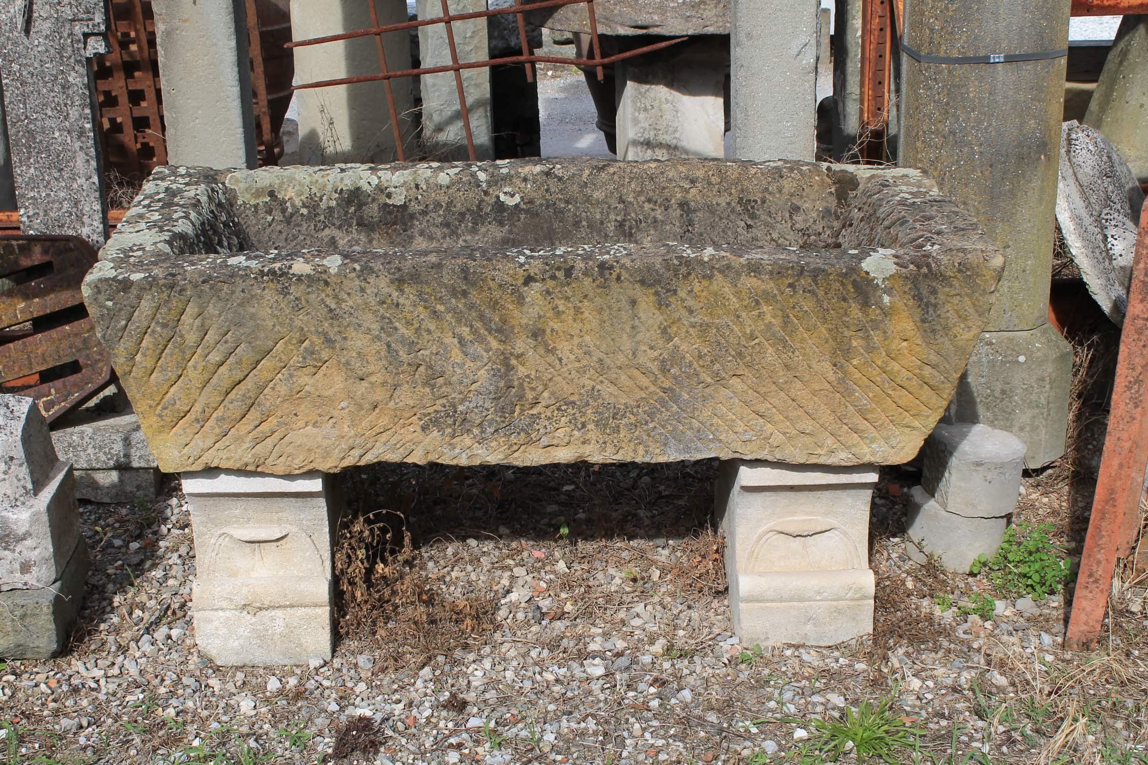 Vecchia vasca di pietra grande dettagli 