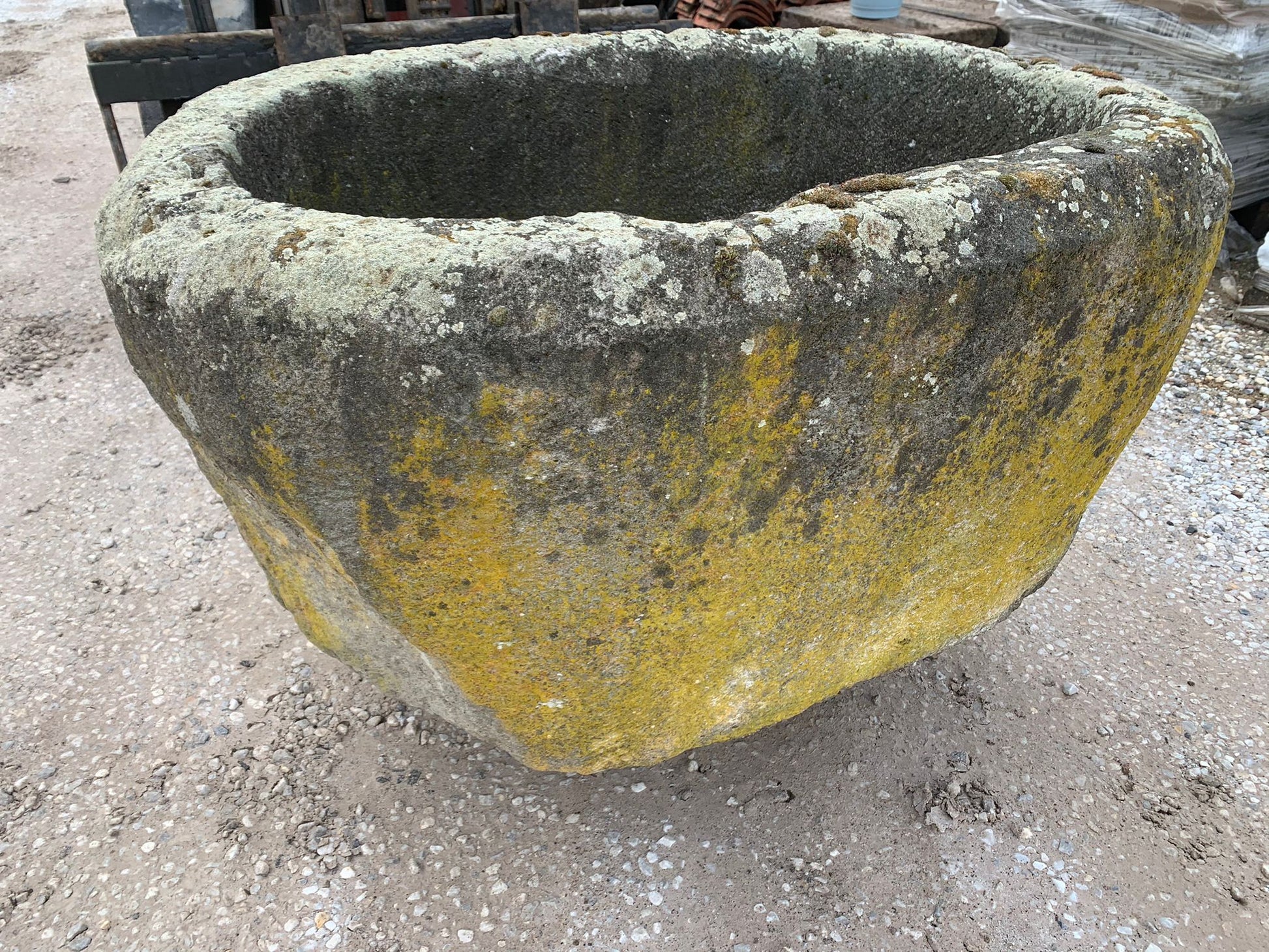 Vecchia vasca di pietra 