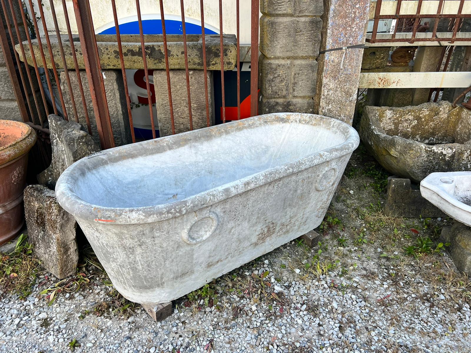 Vecchia vasca in marmo 