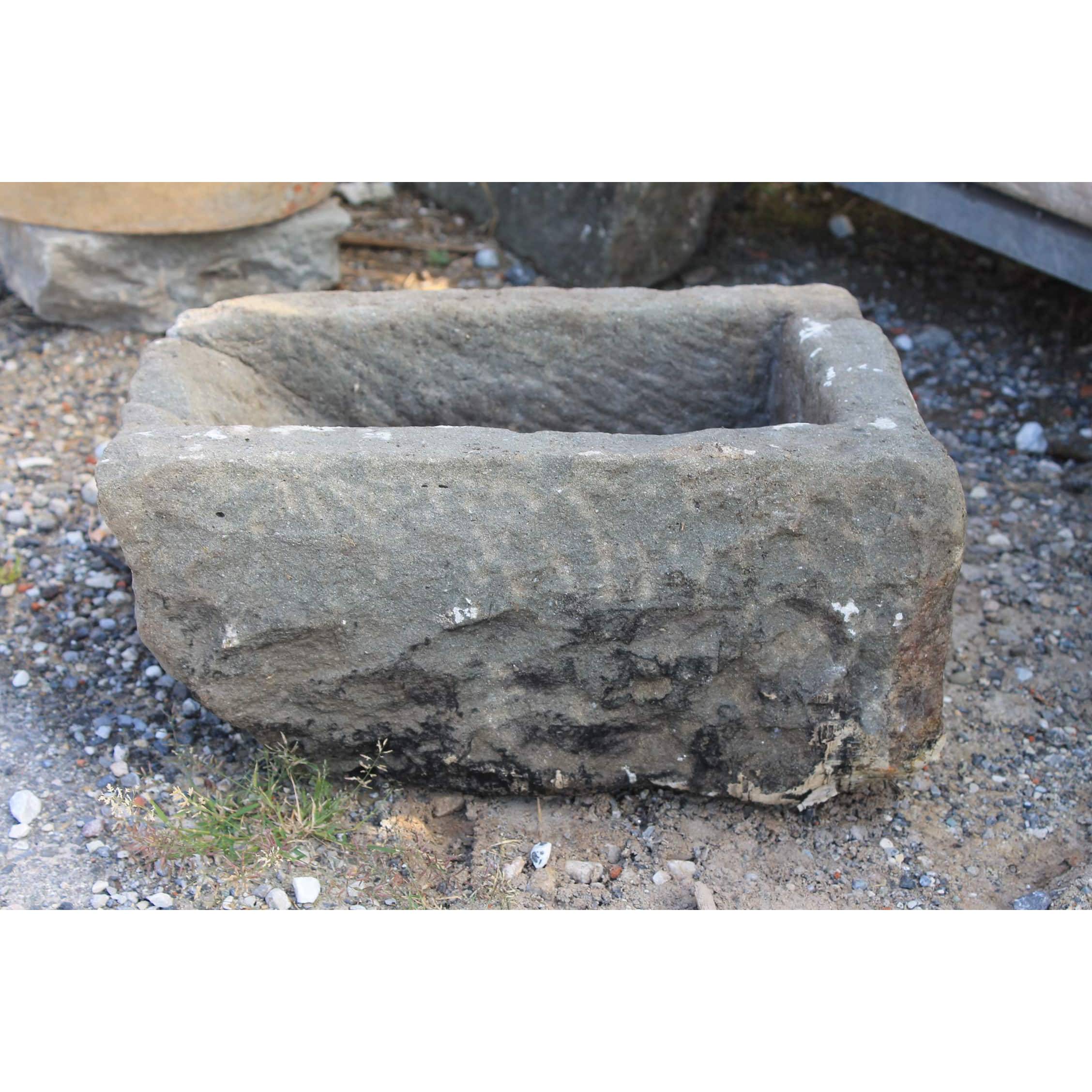 Vecchia vaschetta di pietra 
