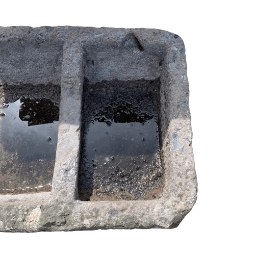 Vecchia vaschetta di pietra 