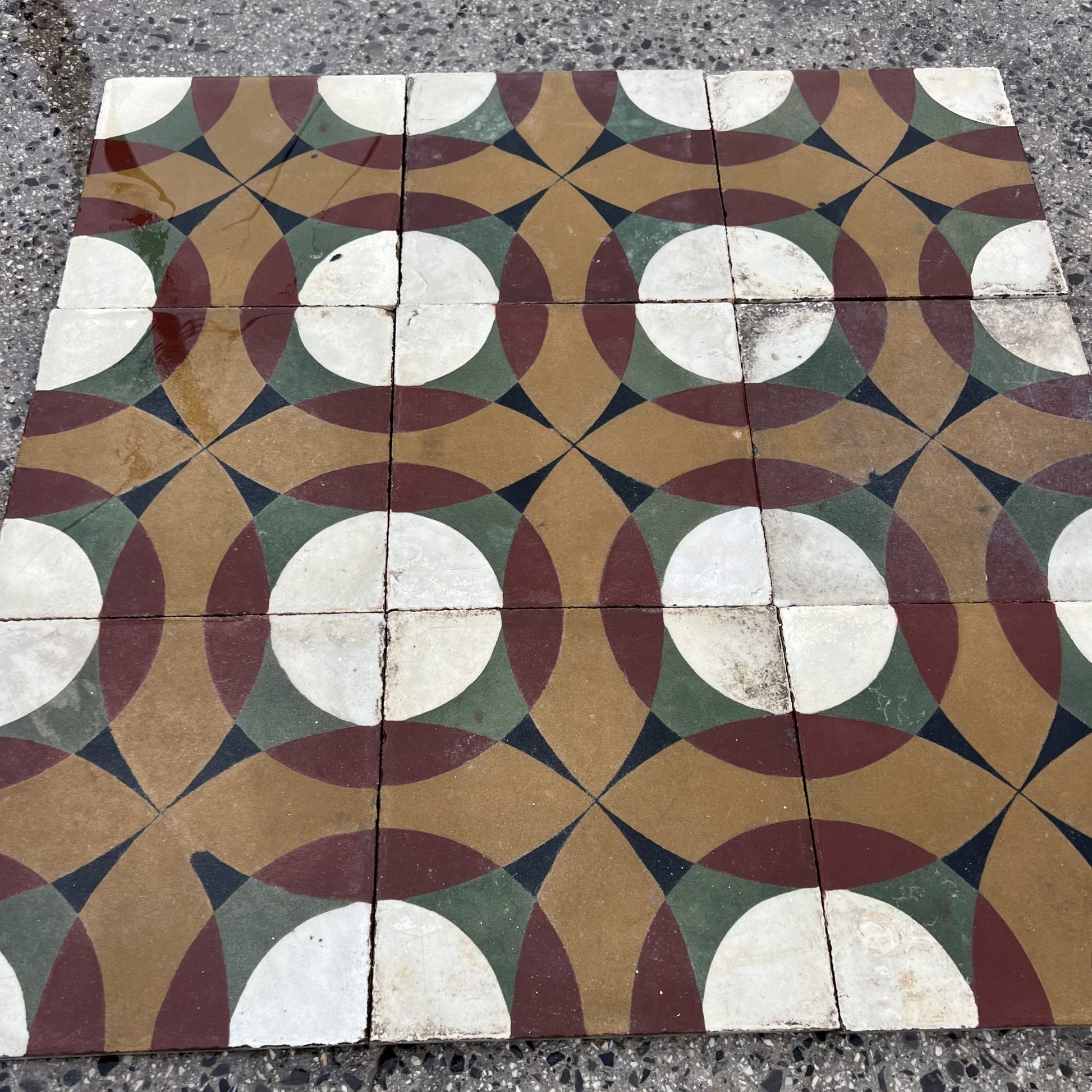 Vecchie cementine decorate 