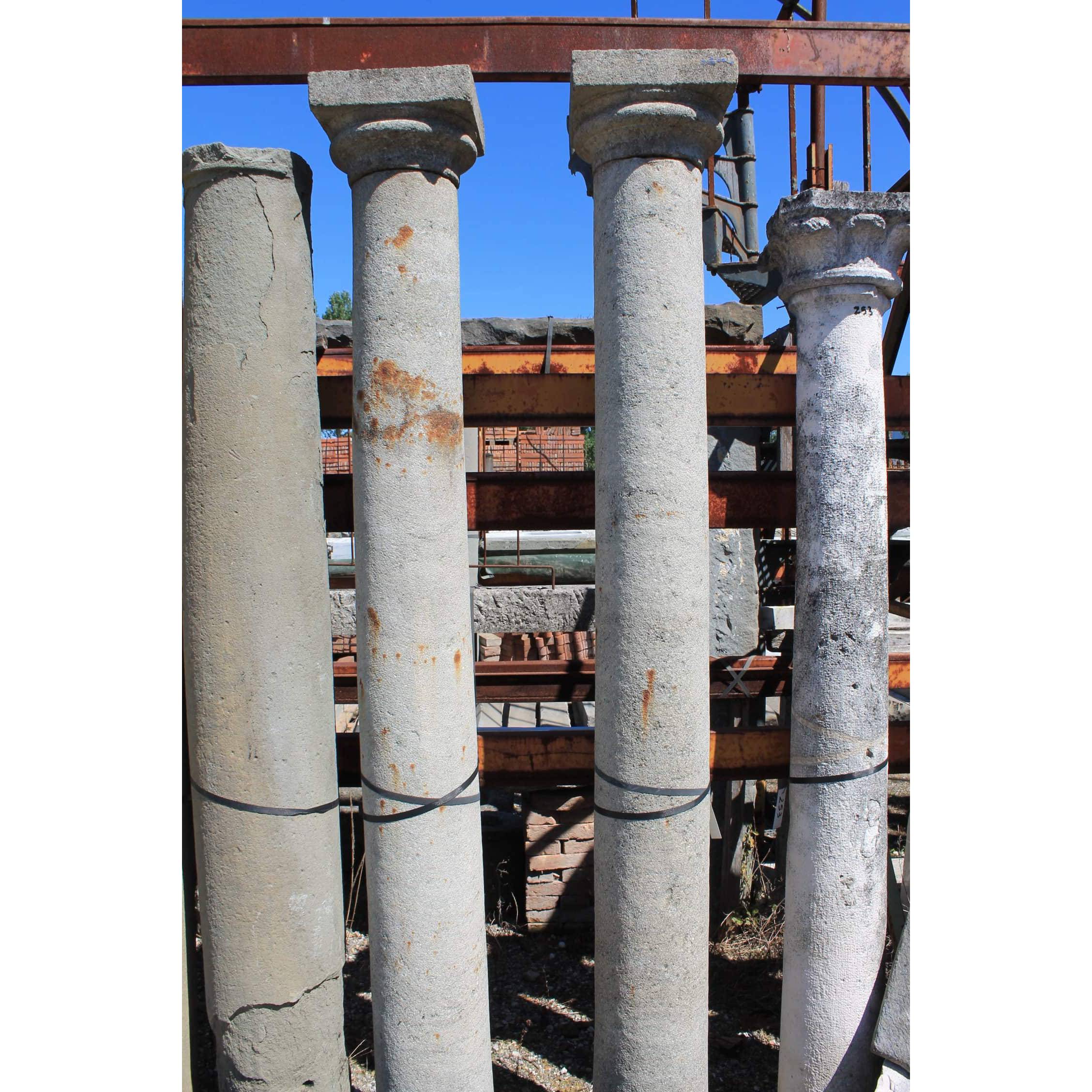 Vecchie colonne di pietra 