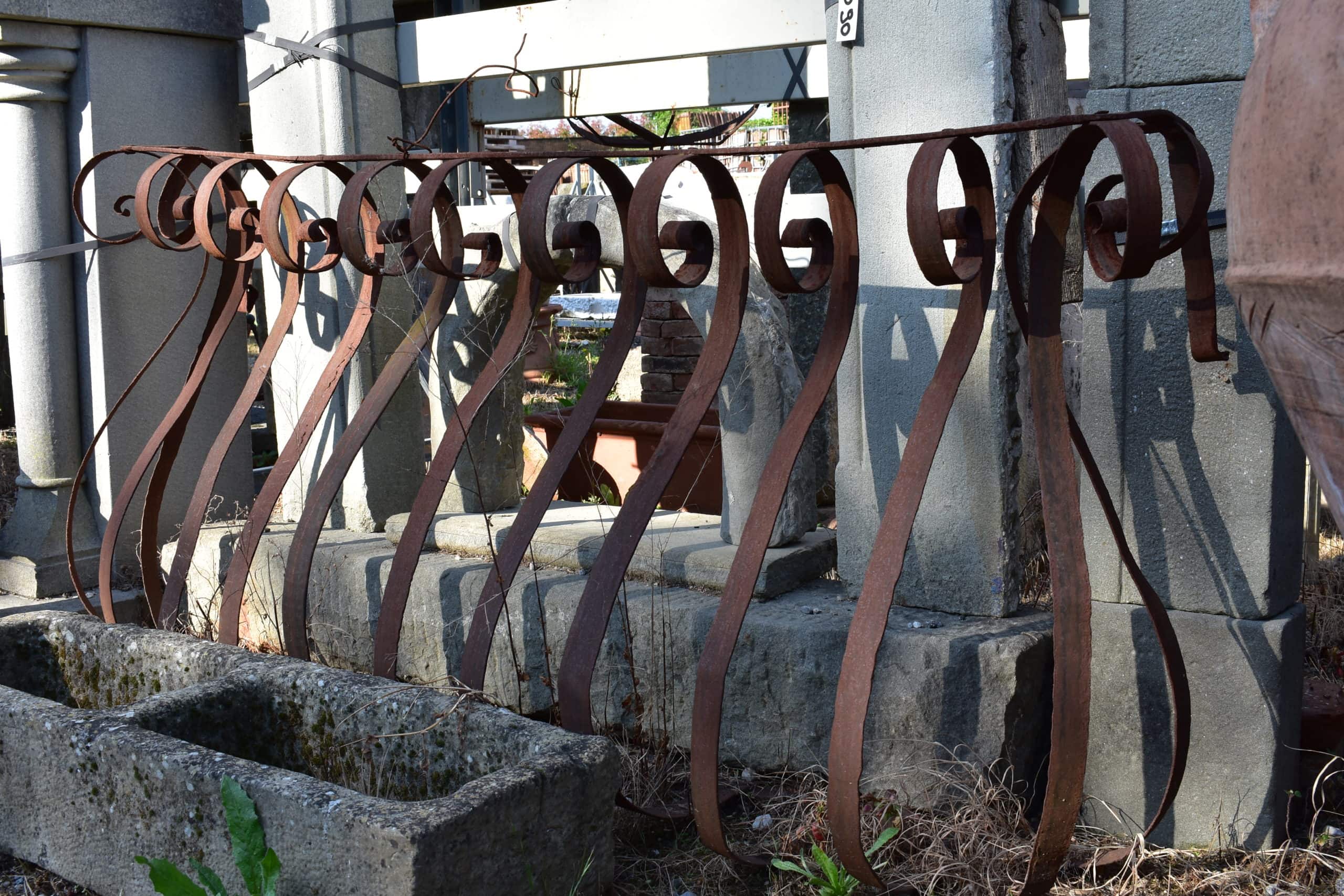 Vecchio balcone di ferro 