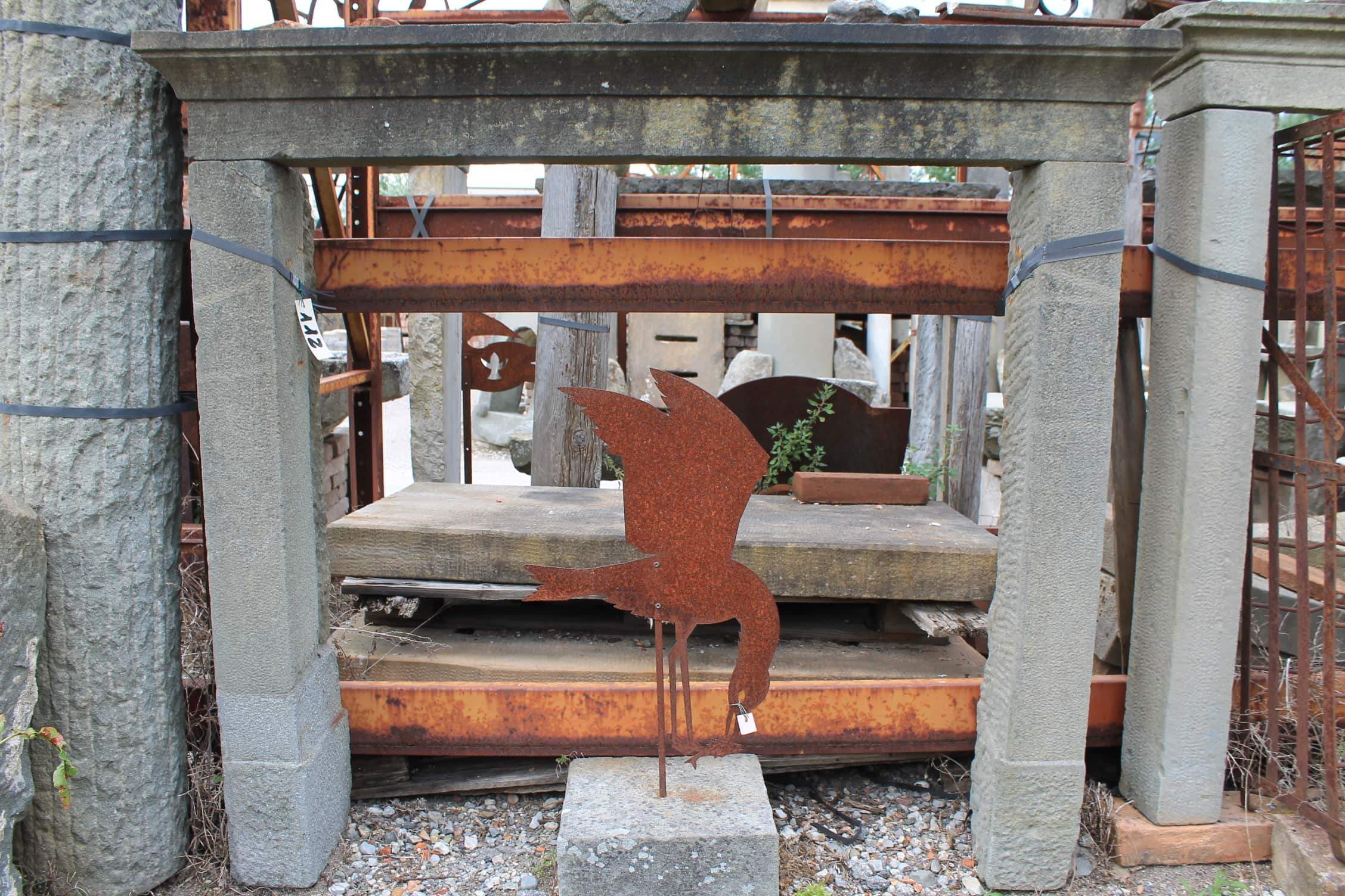 Vecchio caminetto in pietra 