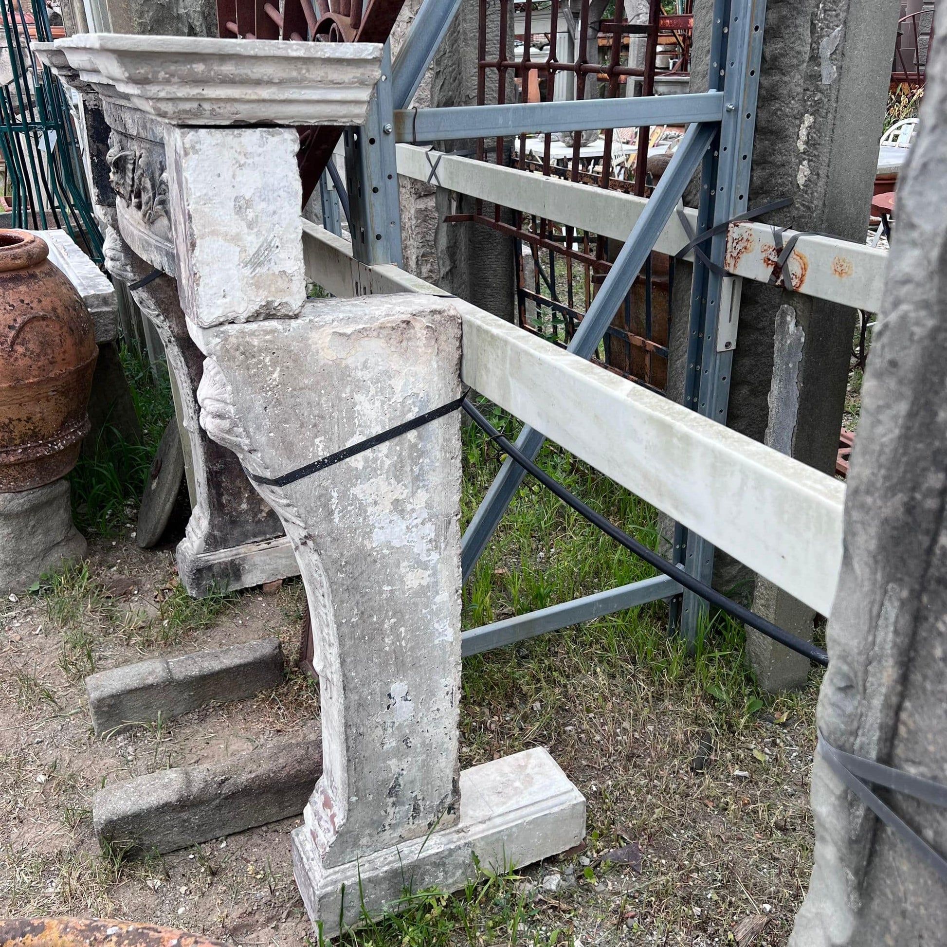 Vecchio camino in cemento 