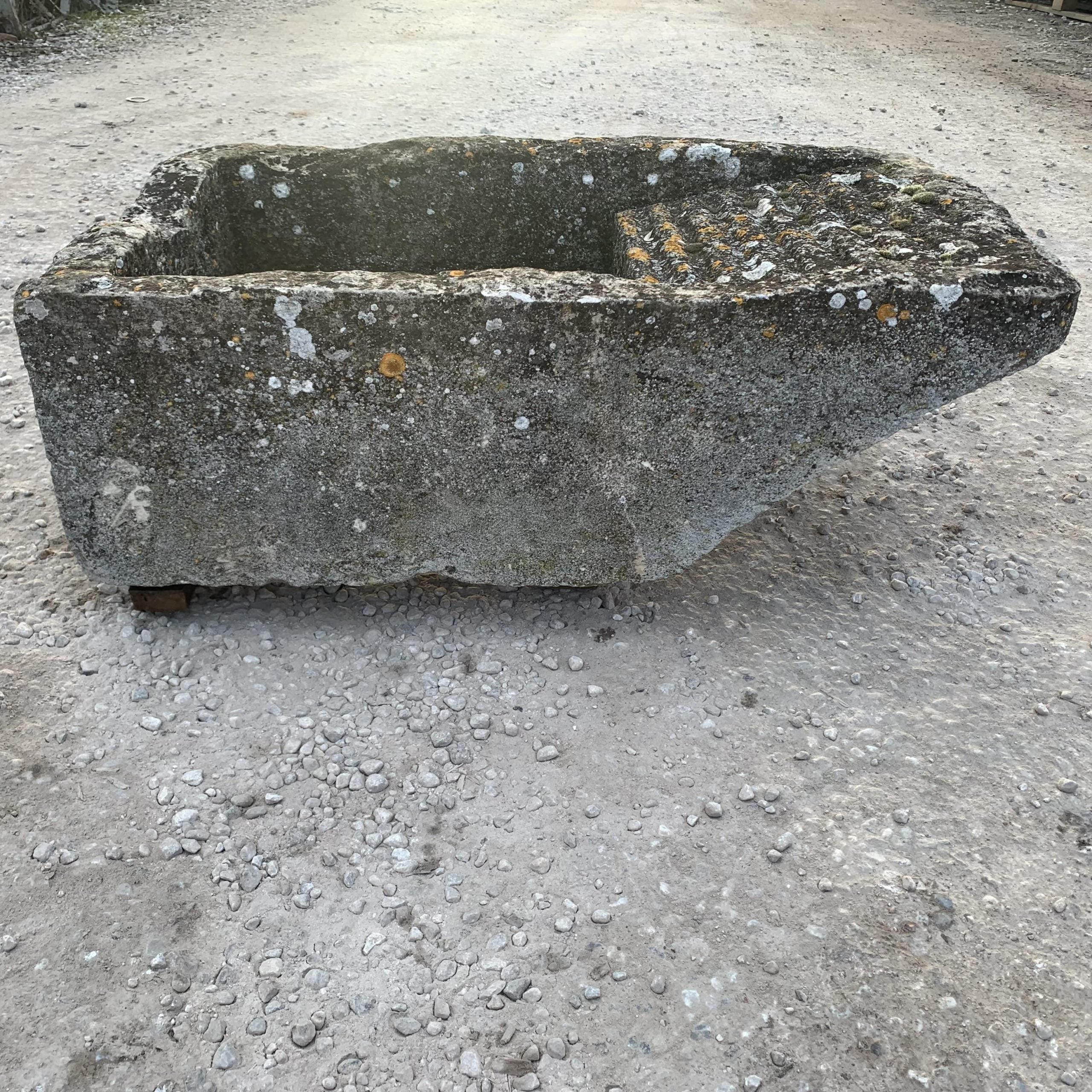 Vecchio lavatoio in pietra 