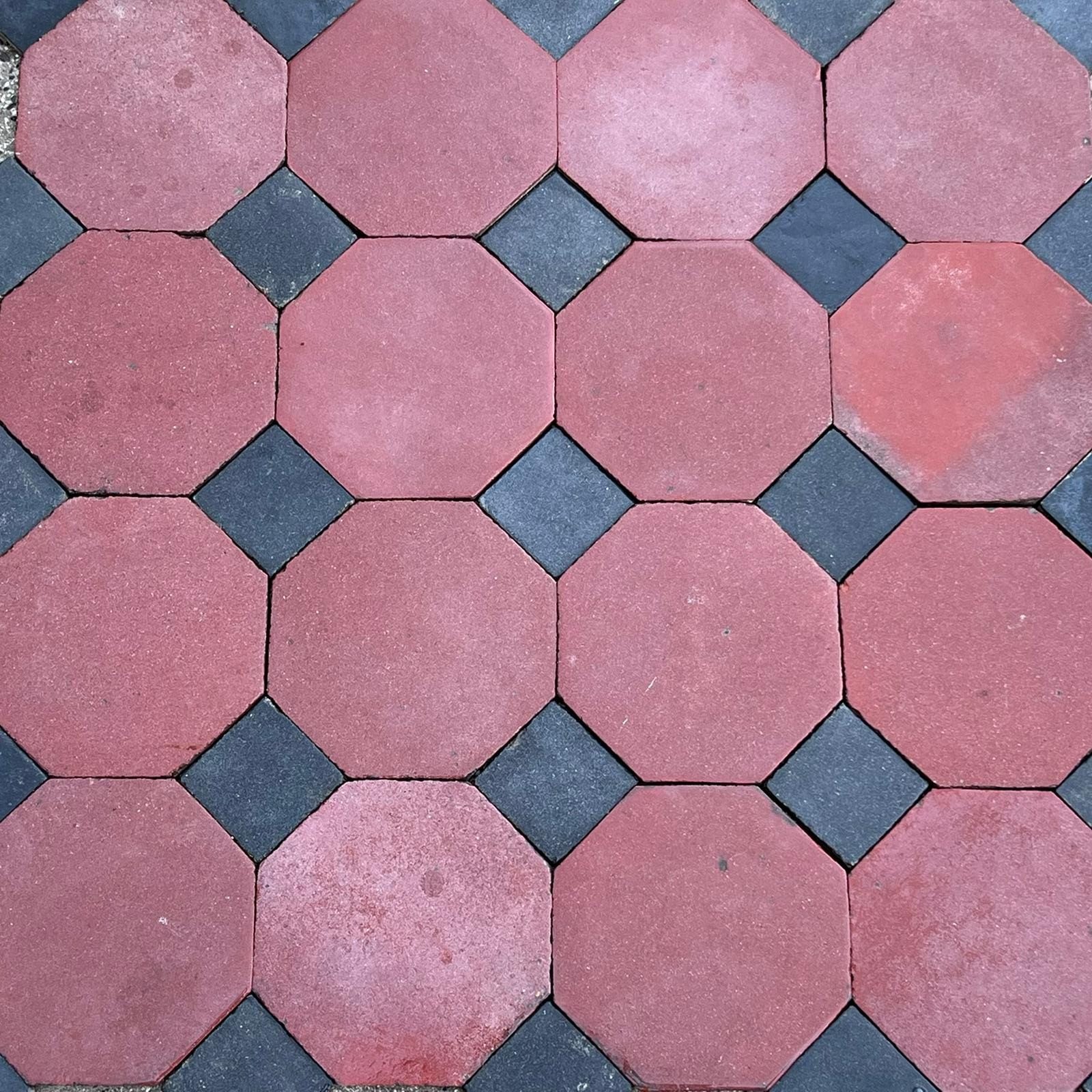 Vecchio ottagono rosso 