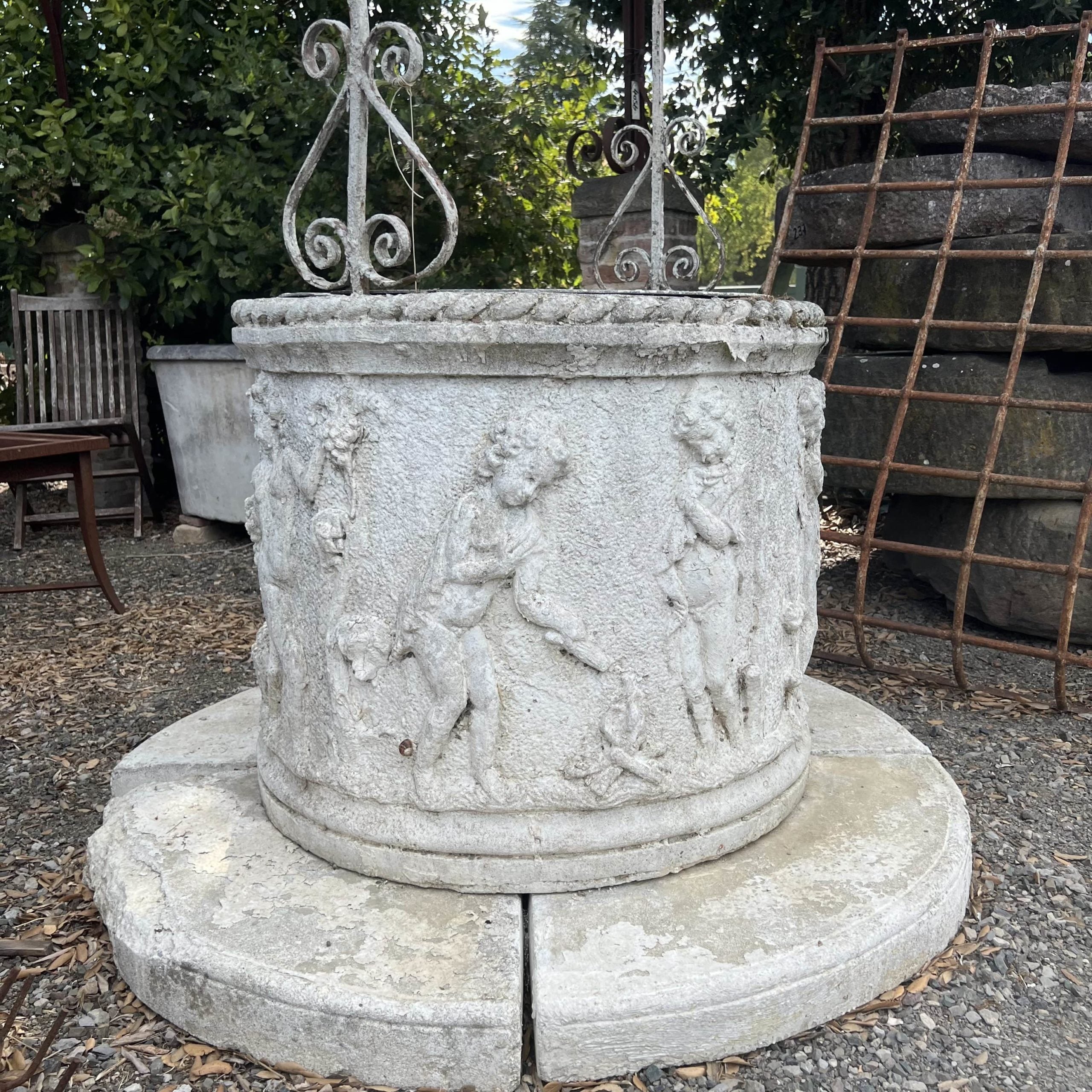 Vecchio pozzo di cemento 