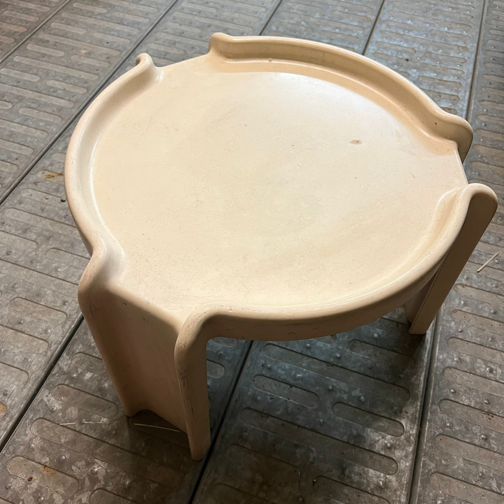 Vecchio tavolino Kartell