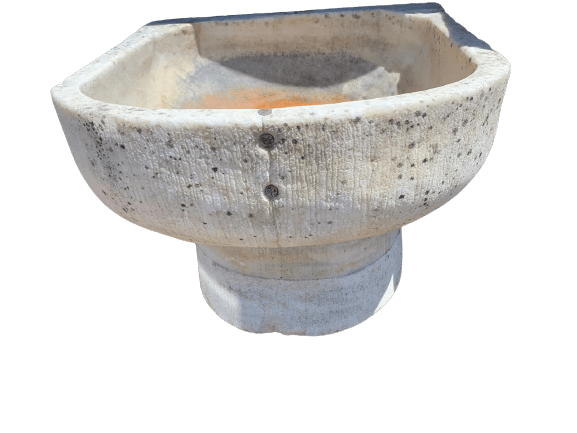 Piccola fontana a muro in marmo