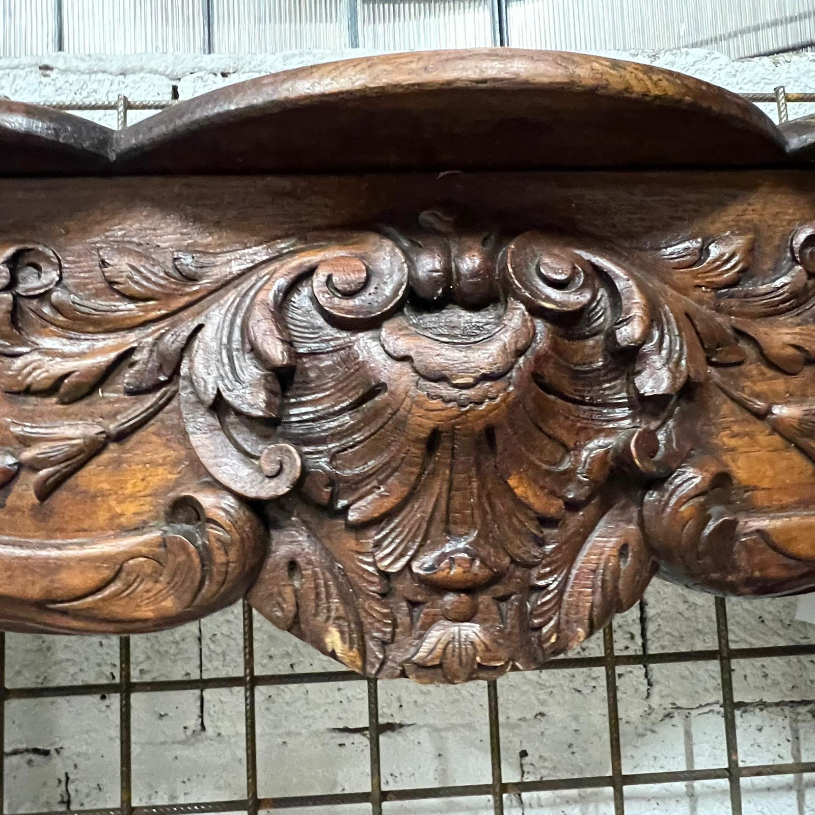 camino in legno dettaglio