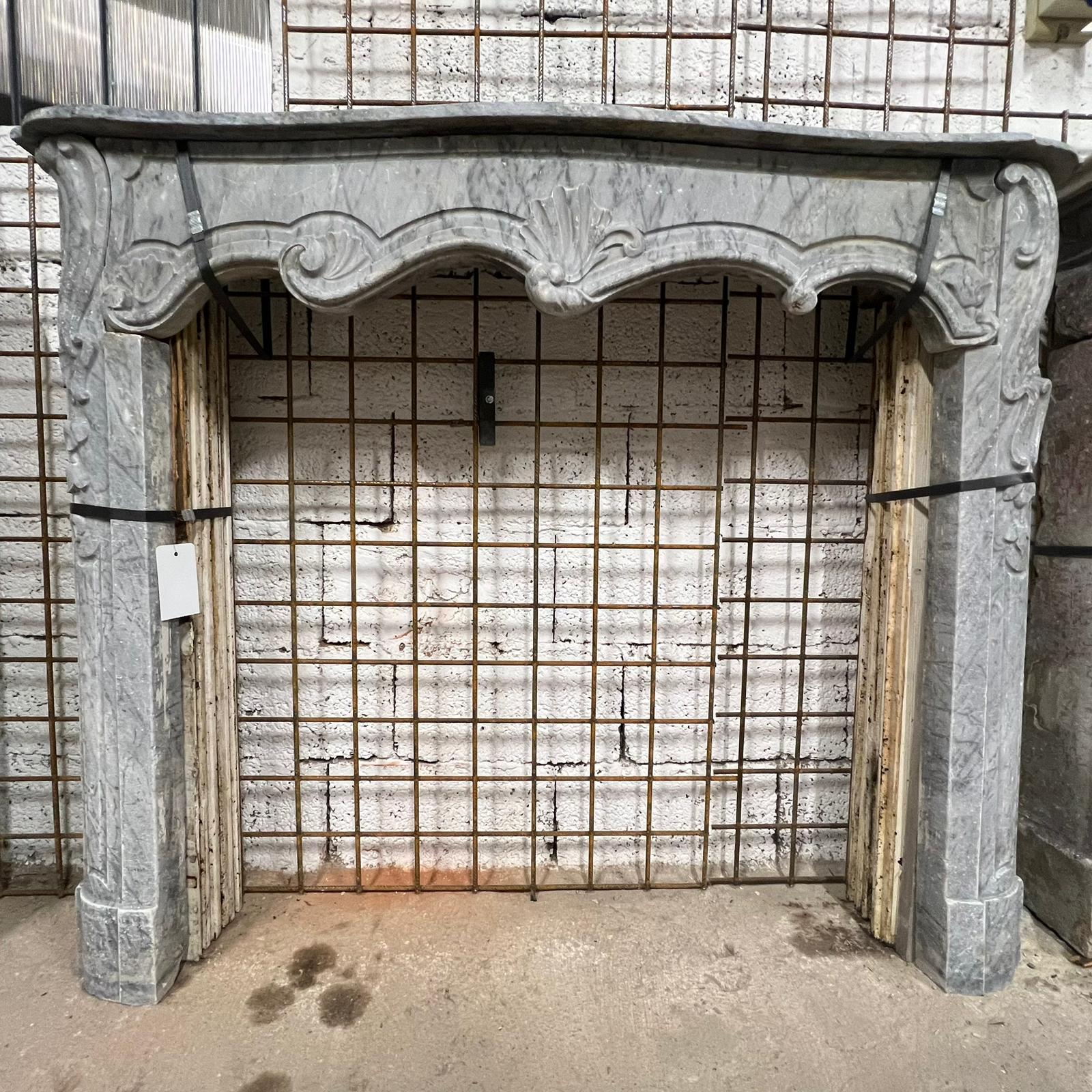 camino in marmo bardiglio