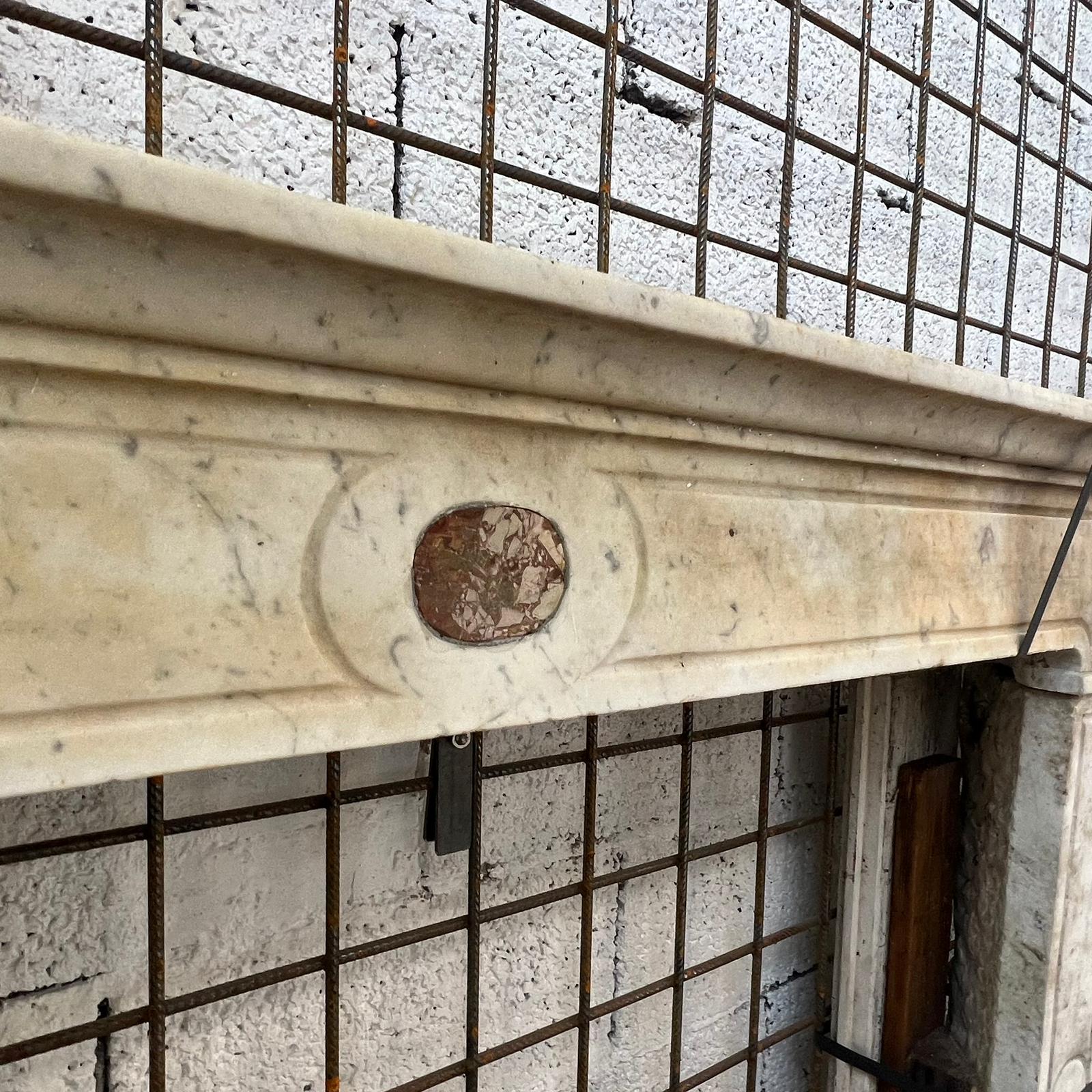 camino in marmo dettaglio 1