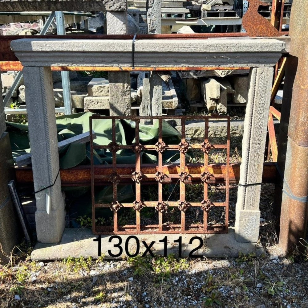 camino in pietra recuperato semplice