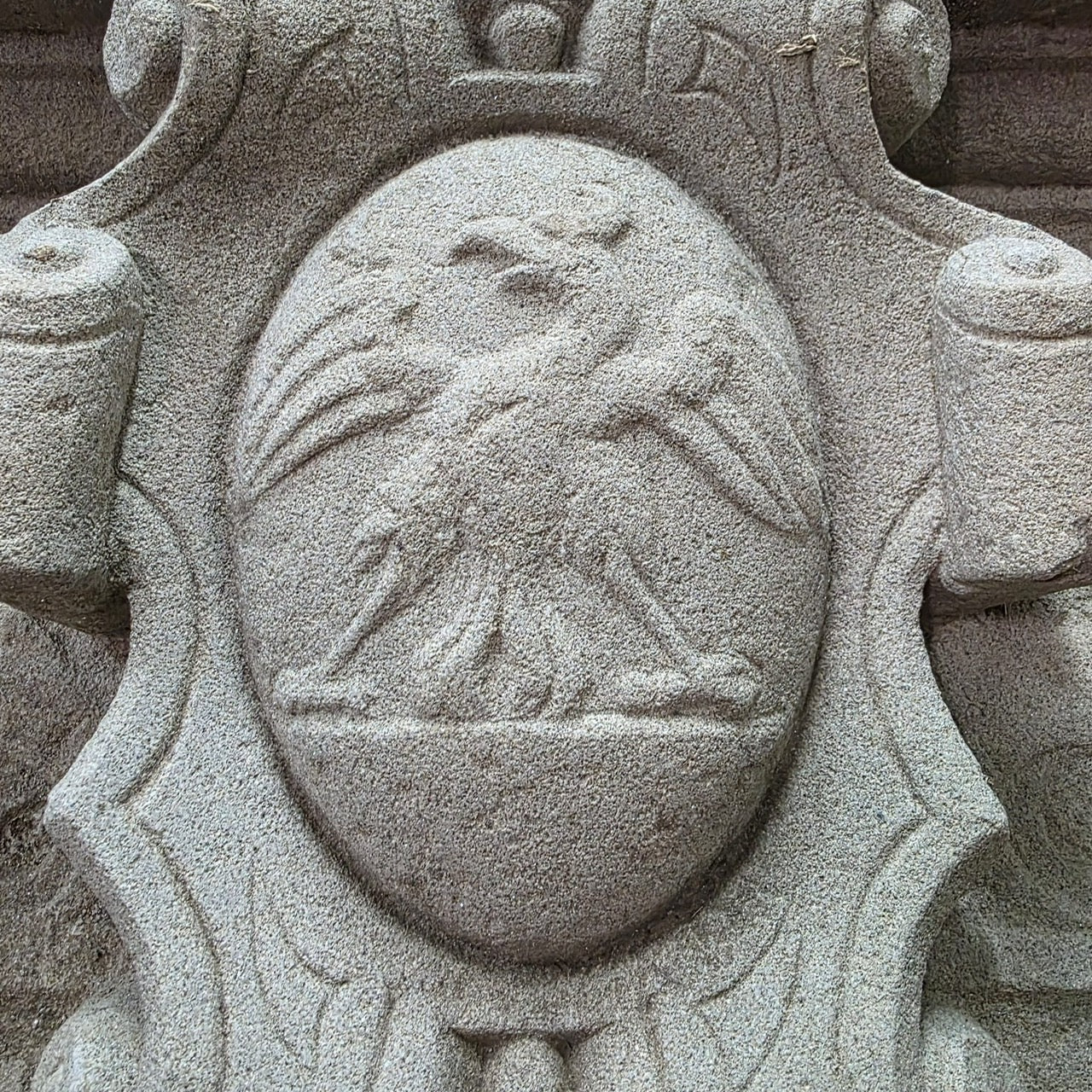 camino pietra stemma
