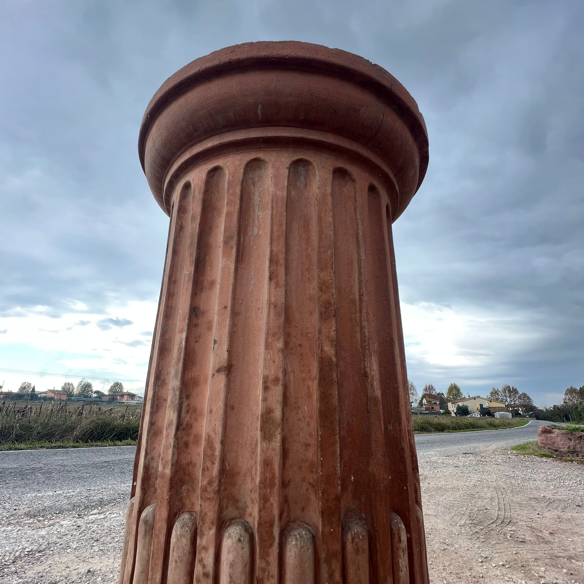 colonna in terracotta alta