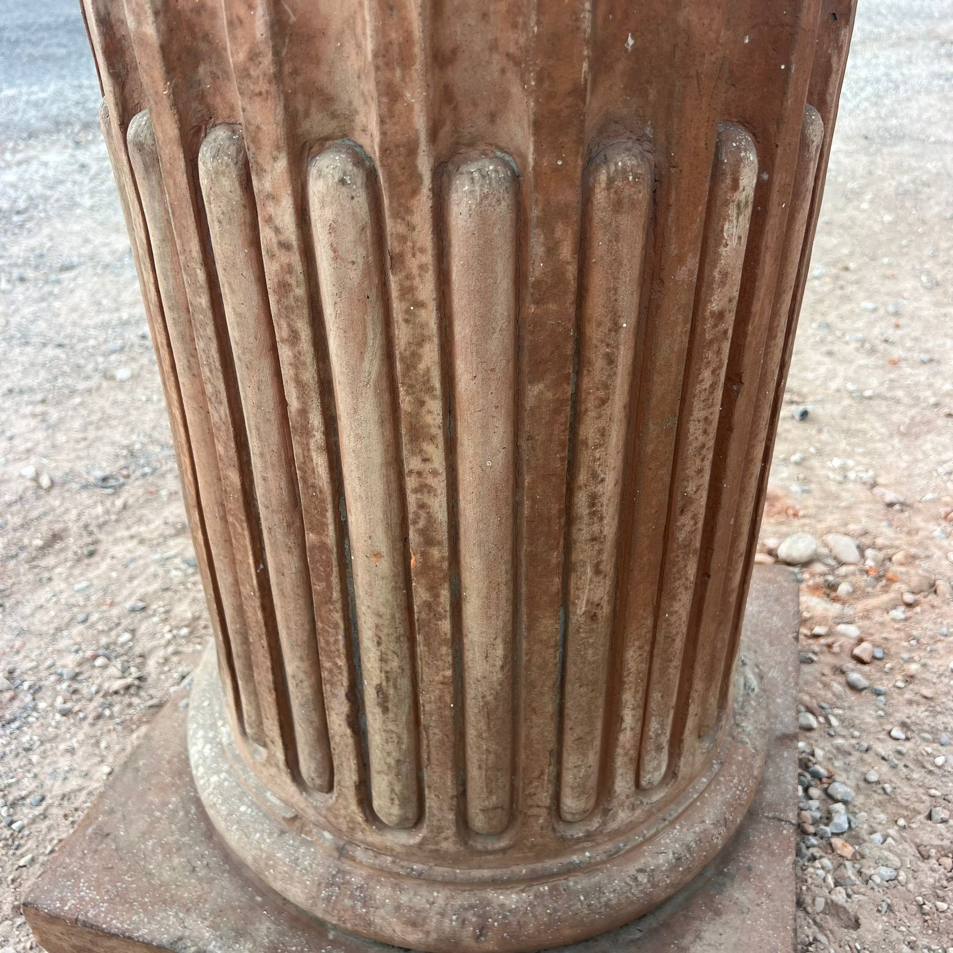colonna in terracotta base
