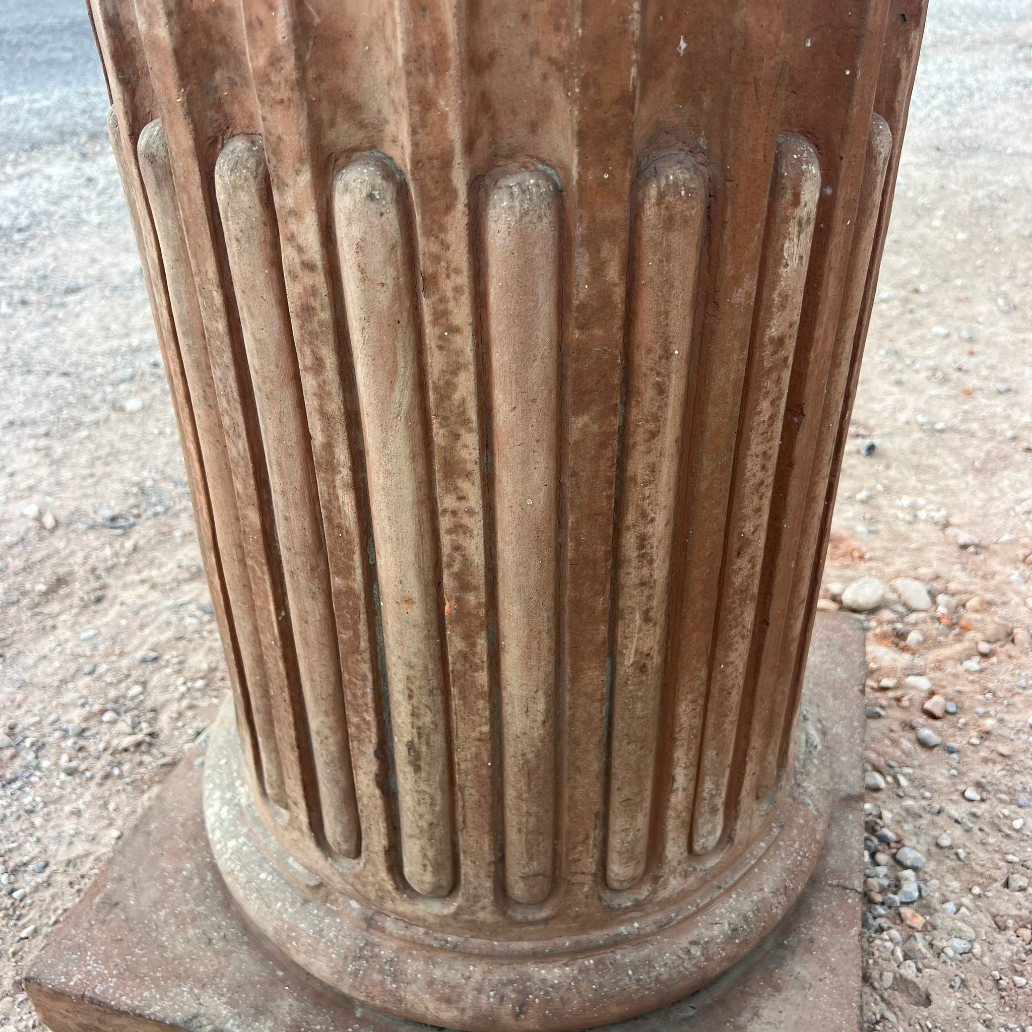 colonna in terracotta base
