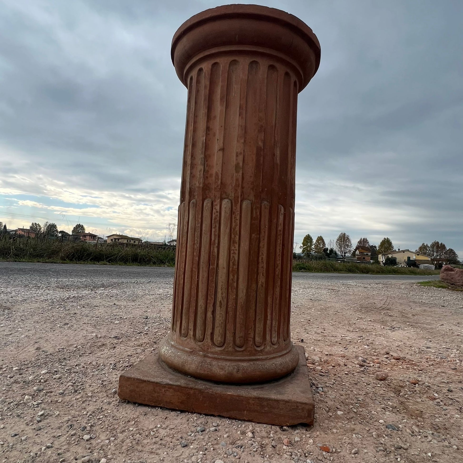 colonna in terracotta dettagli
