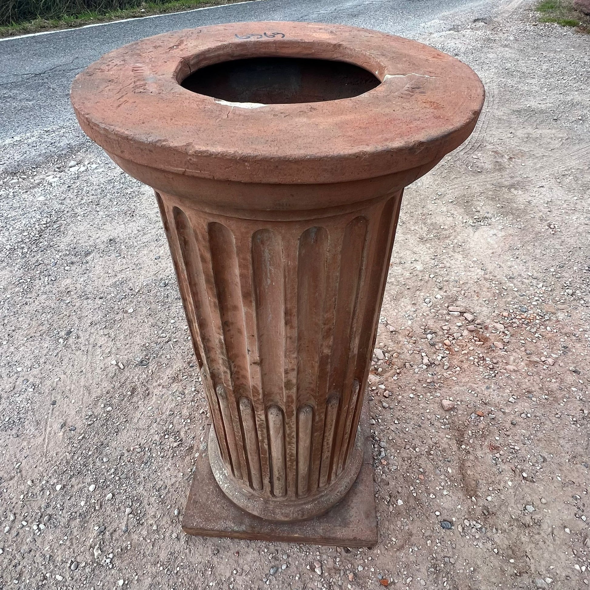 colonna-in-terracotta-dettaglio