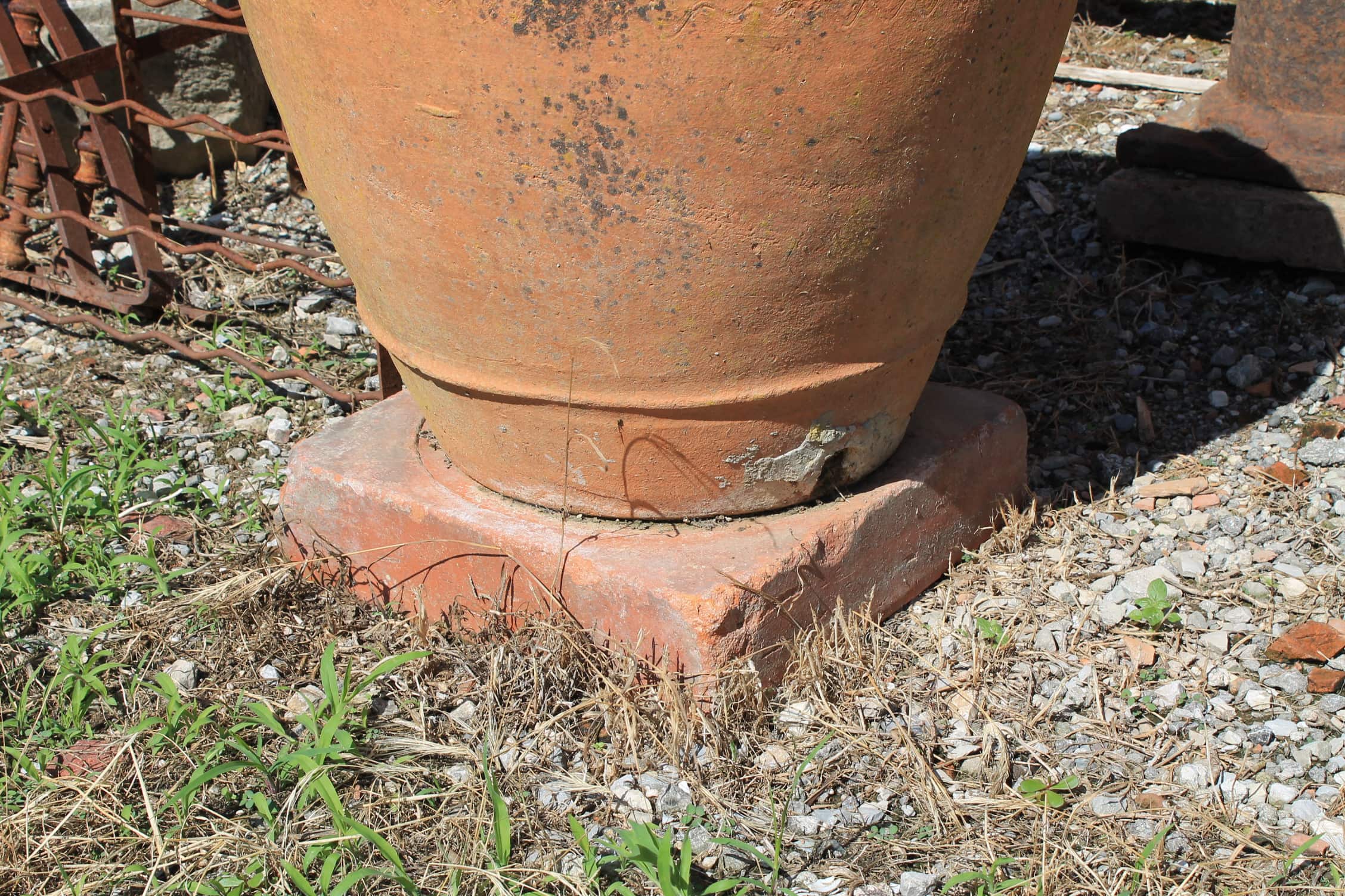 conca con base in terracotta 