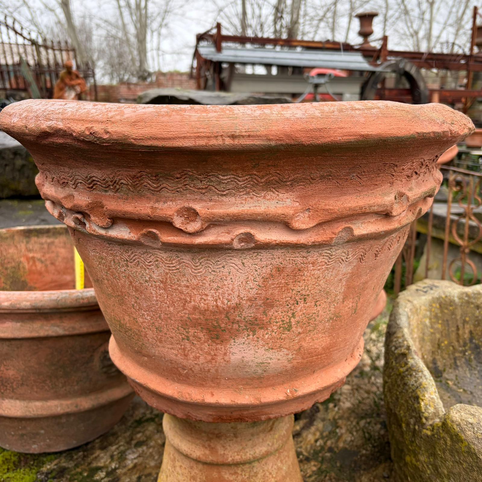 conca in terracotta decorata 