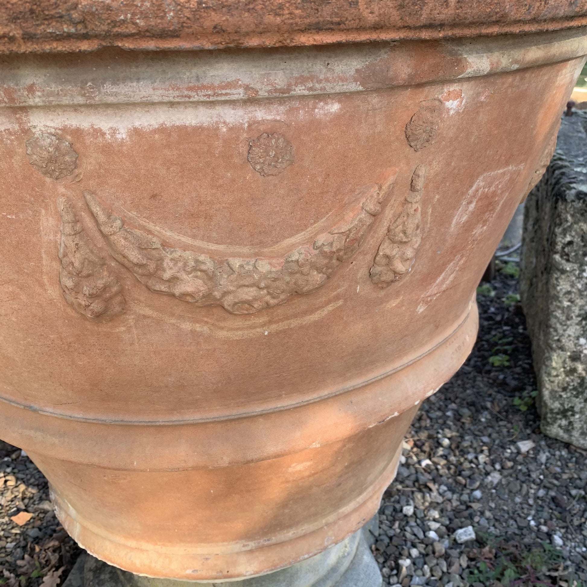 conca in terracotta dettaglio 