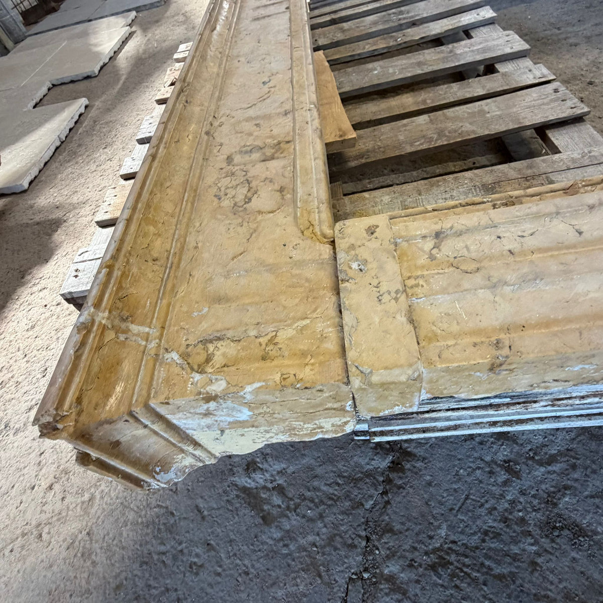 cornice camino marmo