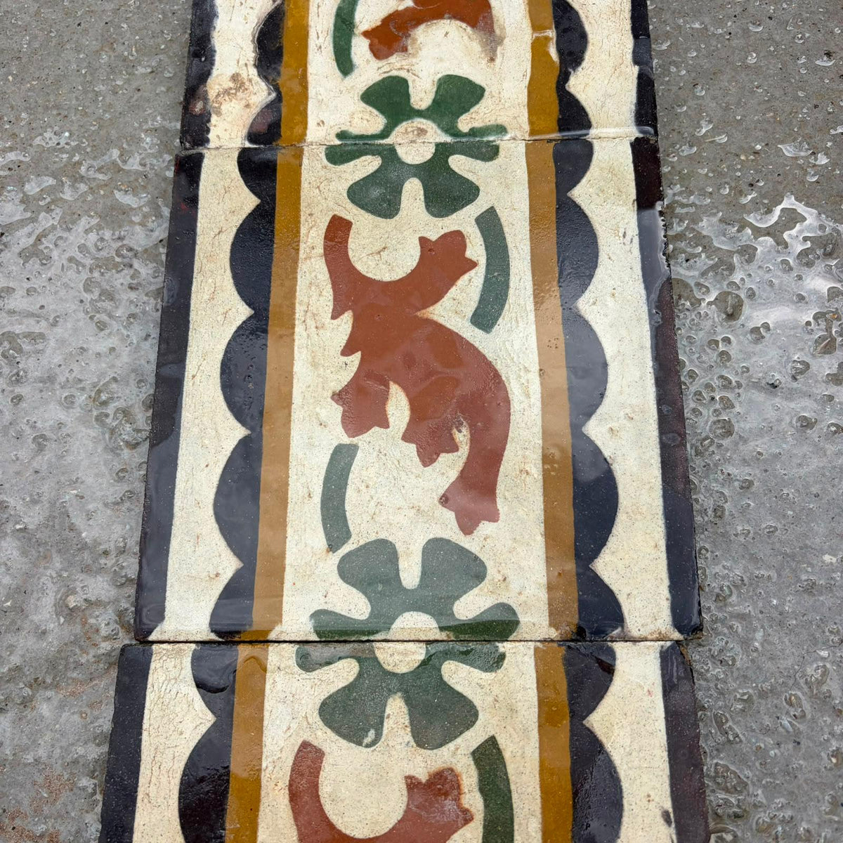 cornice verde arancio nera bianca 