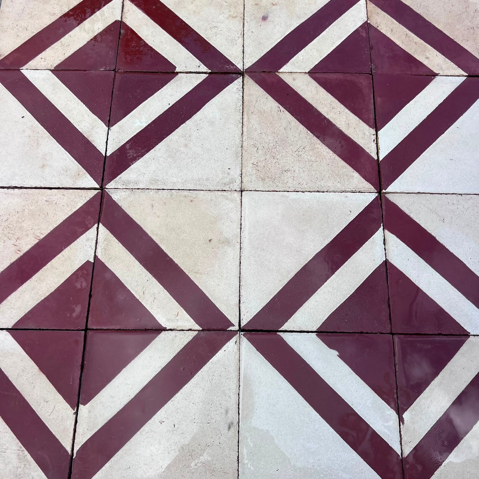 dettaglio cementine rosse bianche 