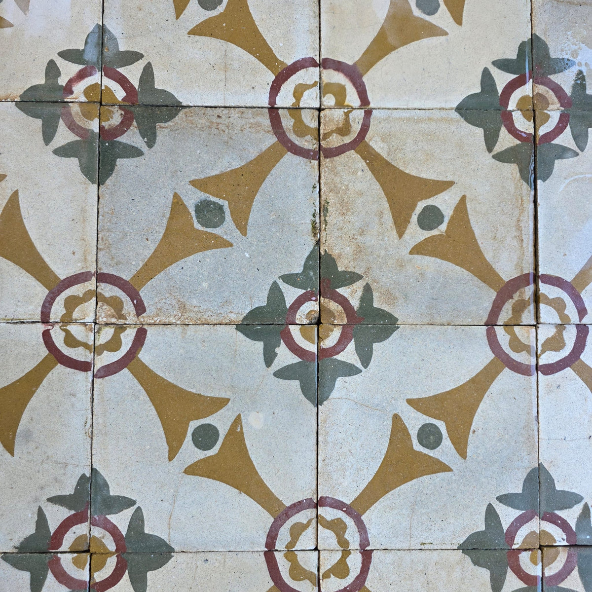 dettaglio cementine verdi ocra 