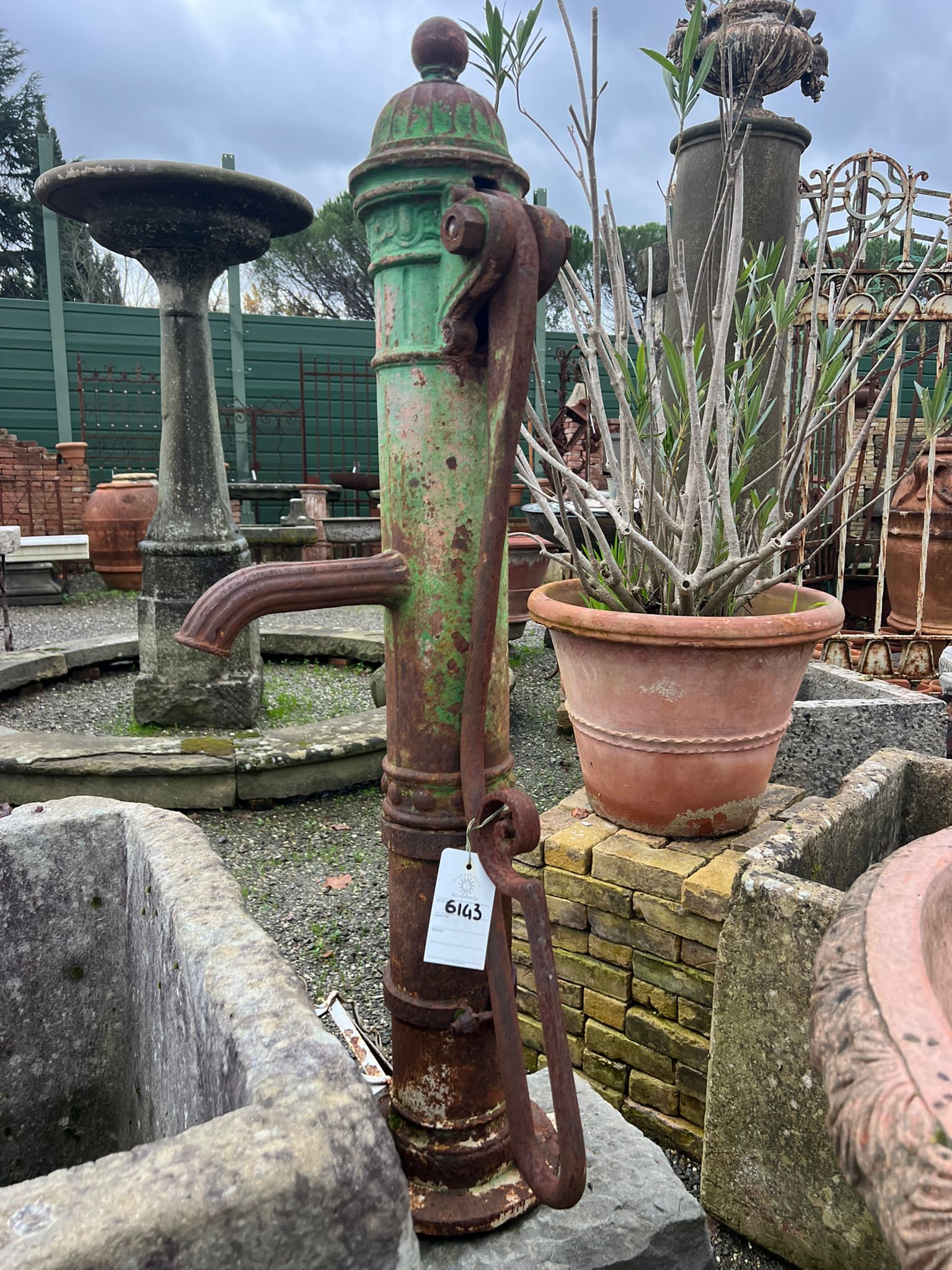 fontana in ghisa antica