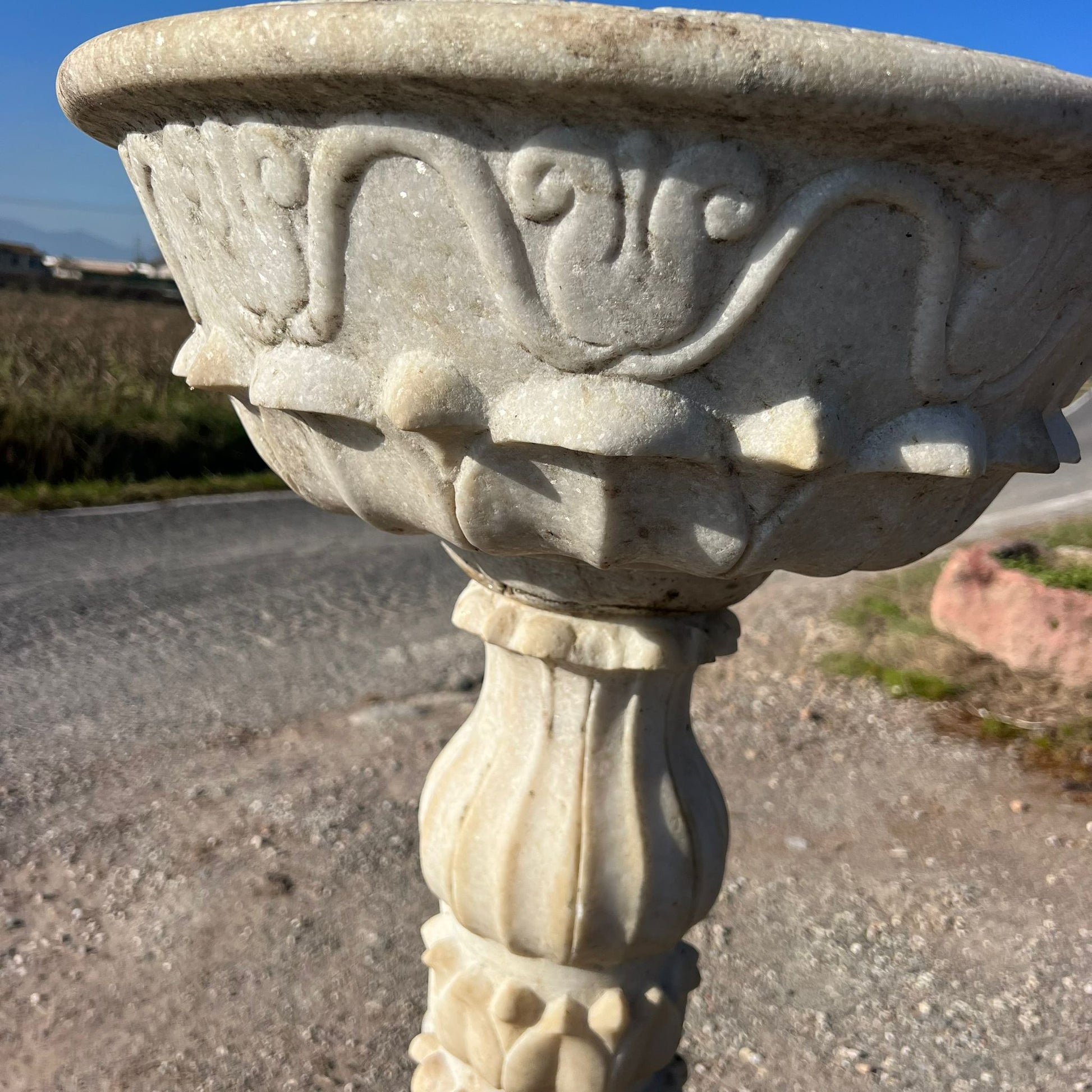 fontana in marmo dettaglio vasca