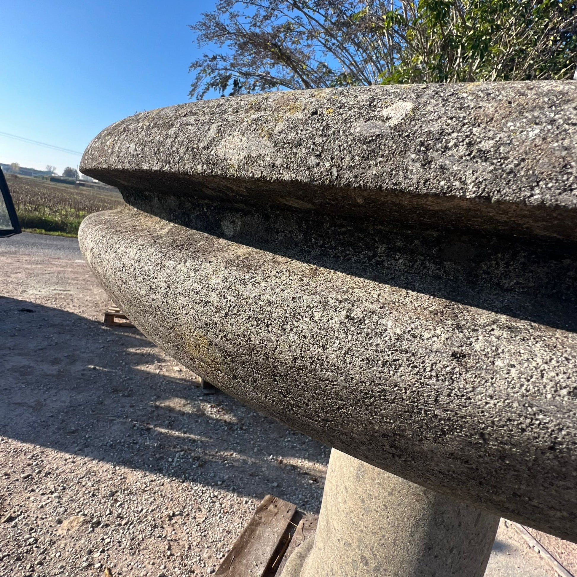 fontana in pietra bordo vasca