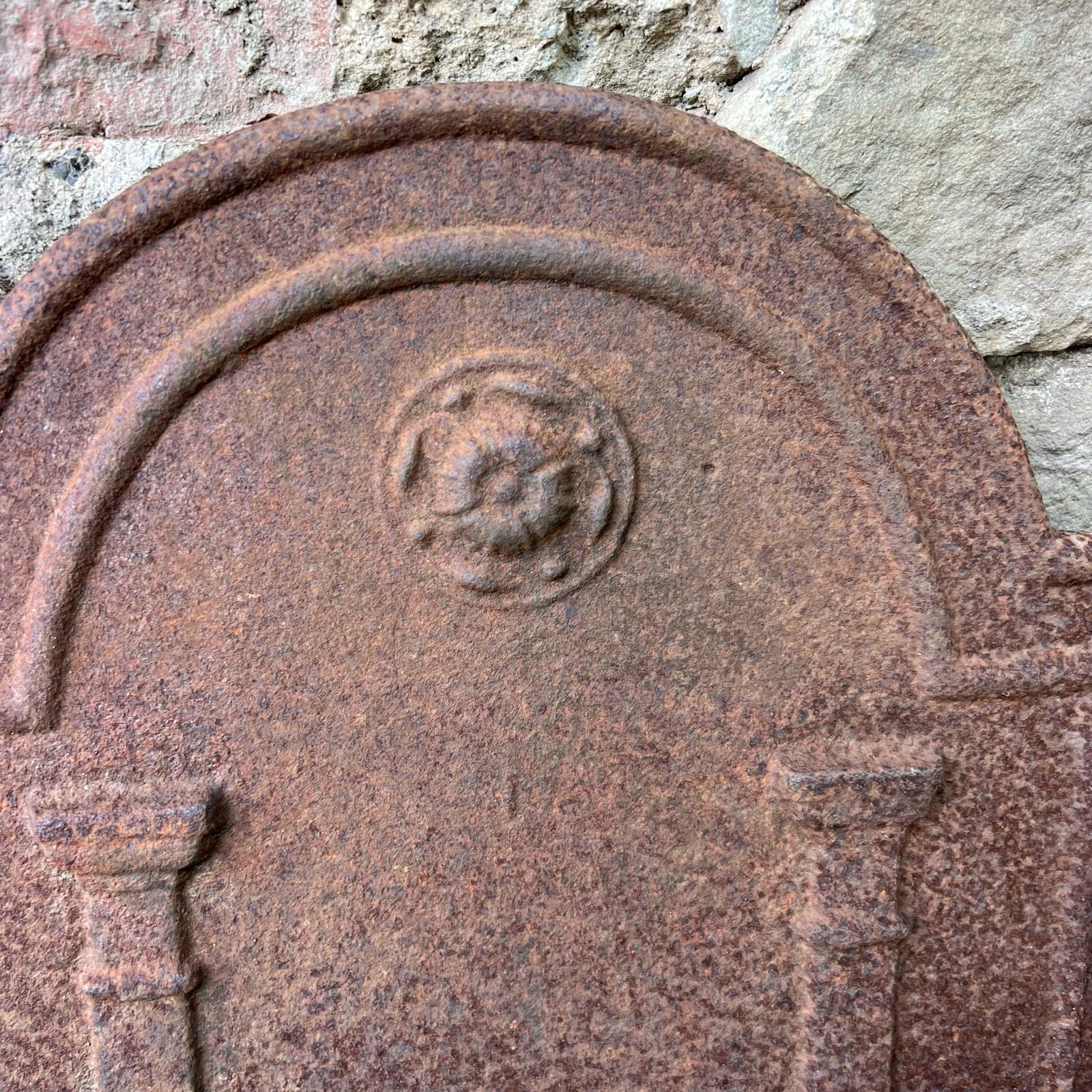 ghisa-da-camino-dettaglio-fiore