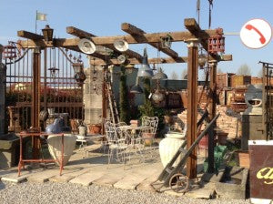 Gazebo in industrial iron and recycled wood