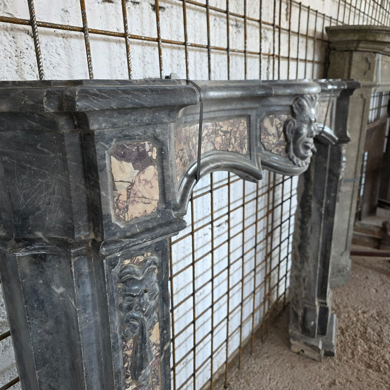 intarsi camino bardiglio