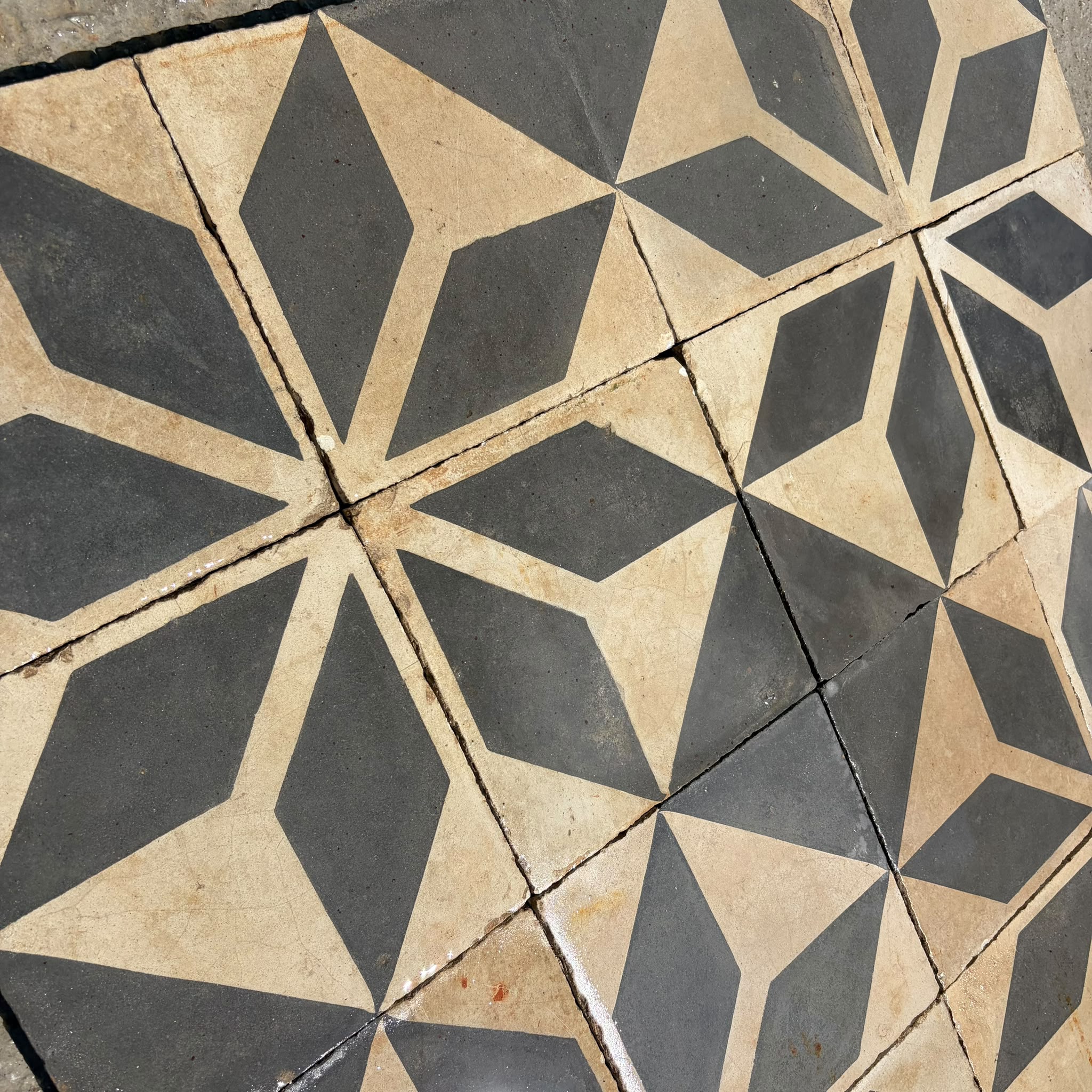laterale cementine rombi neri