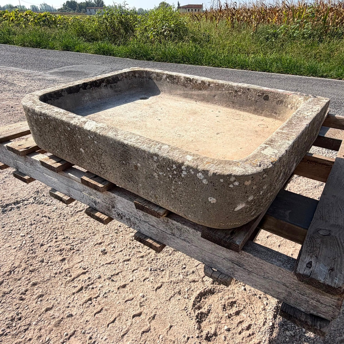 lavandino in pietra laterale