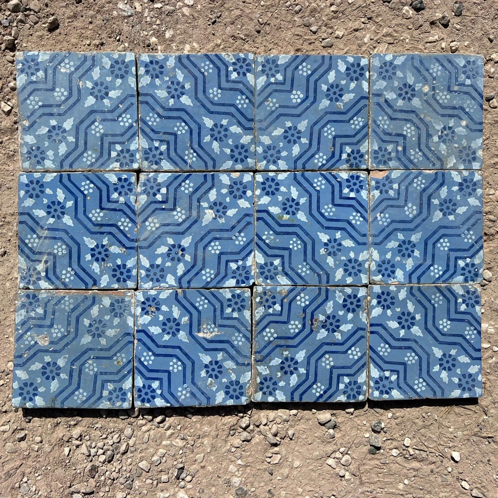 maioliche antiche azzurre