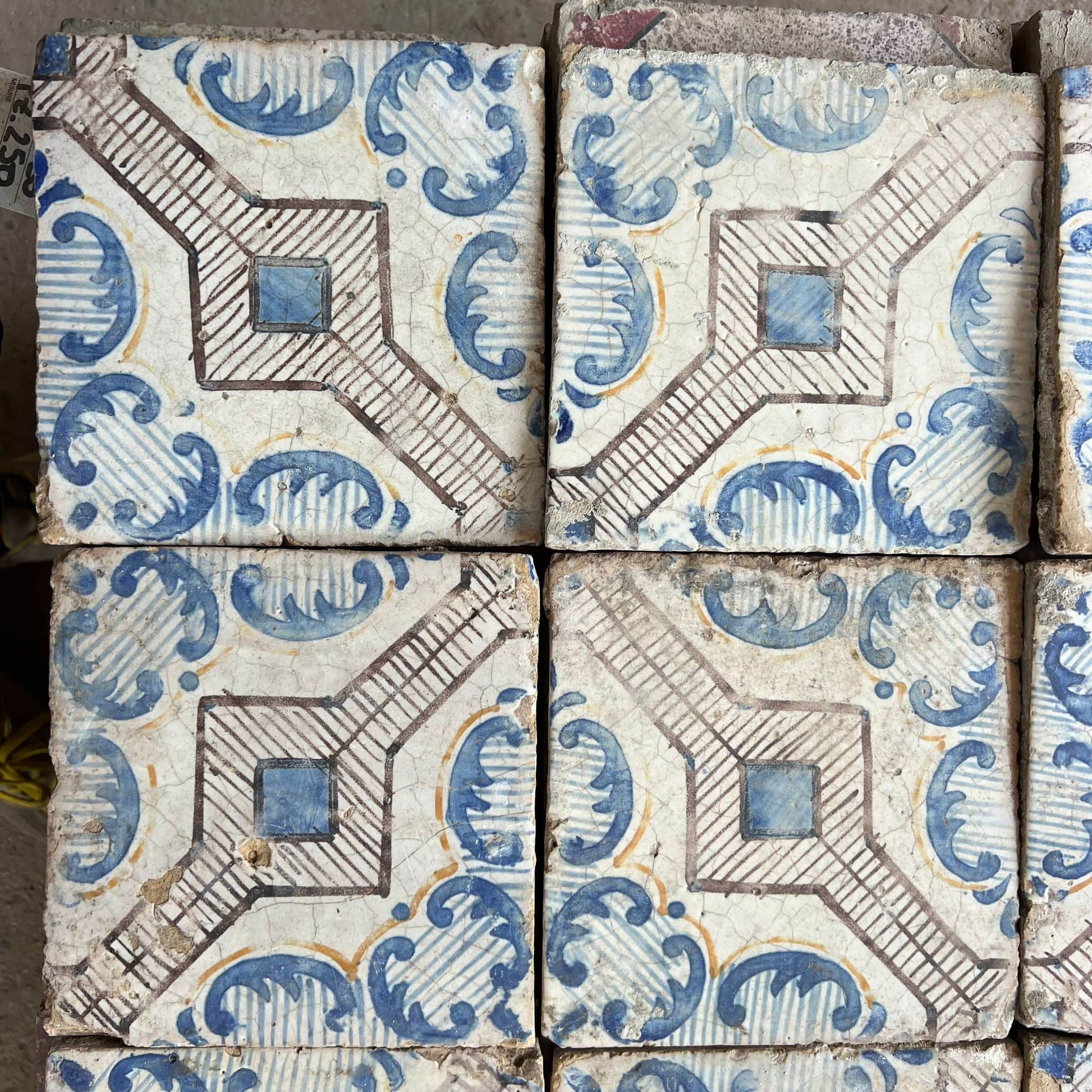 maioliche antiche disegno centrale1