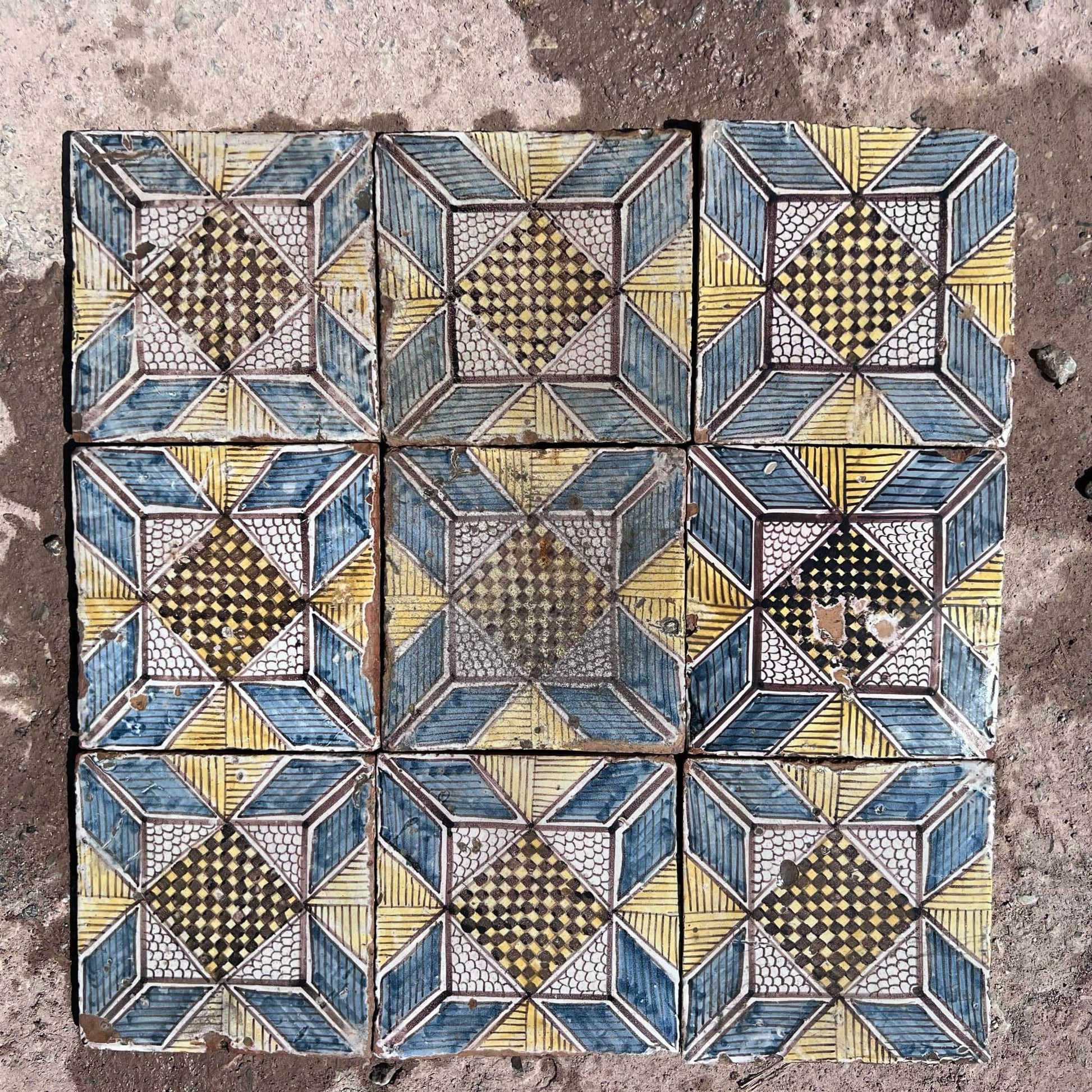 maioliche blu e gialle 