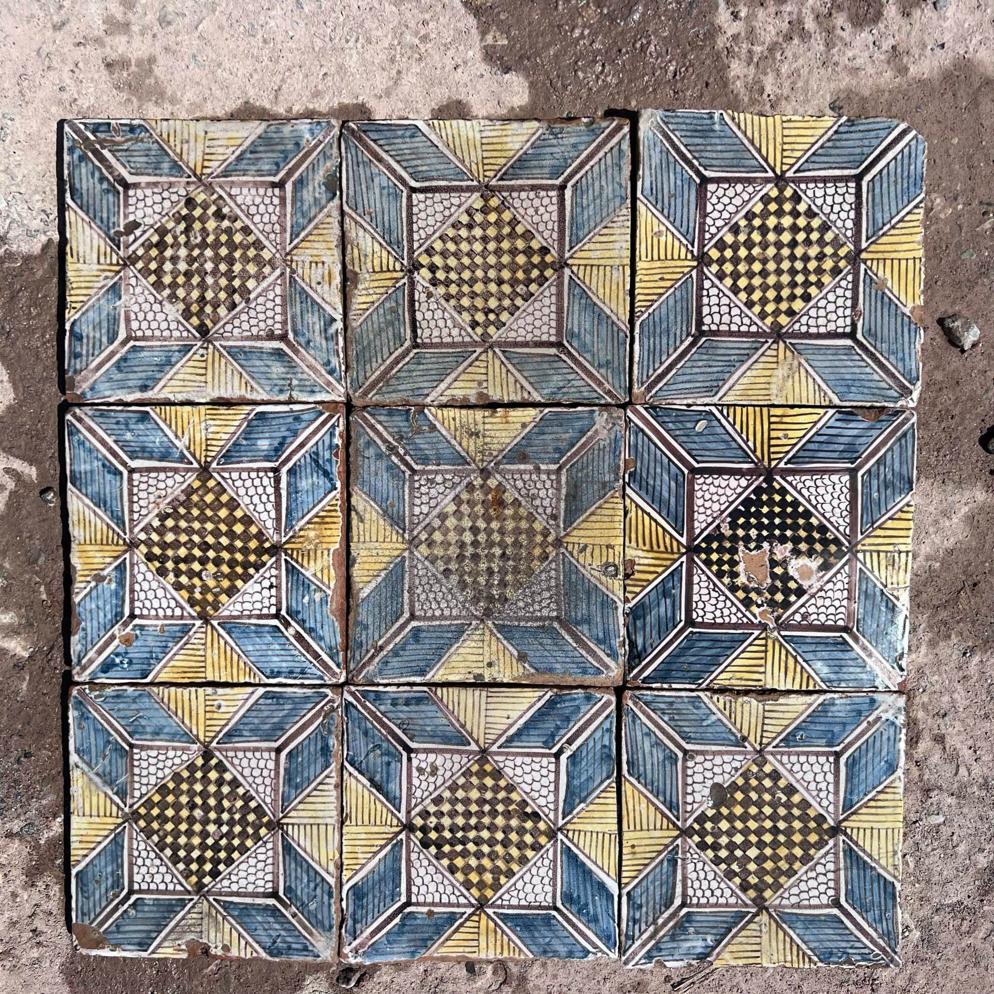 maioliche blu e gialle 