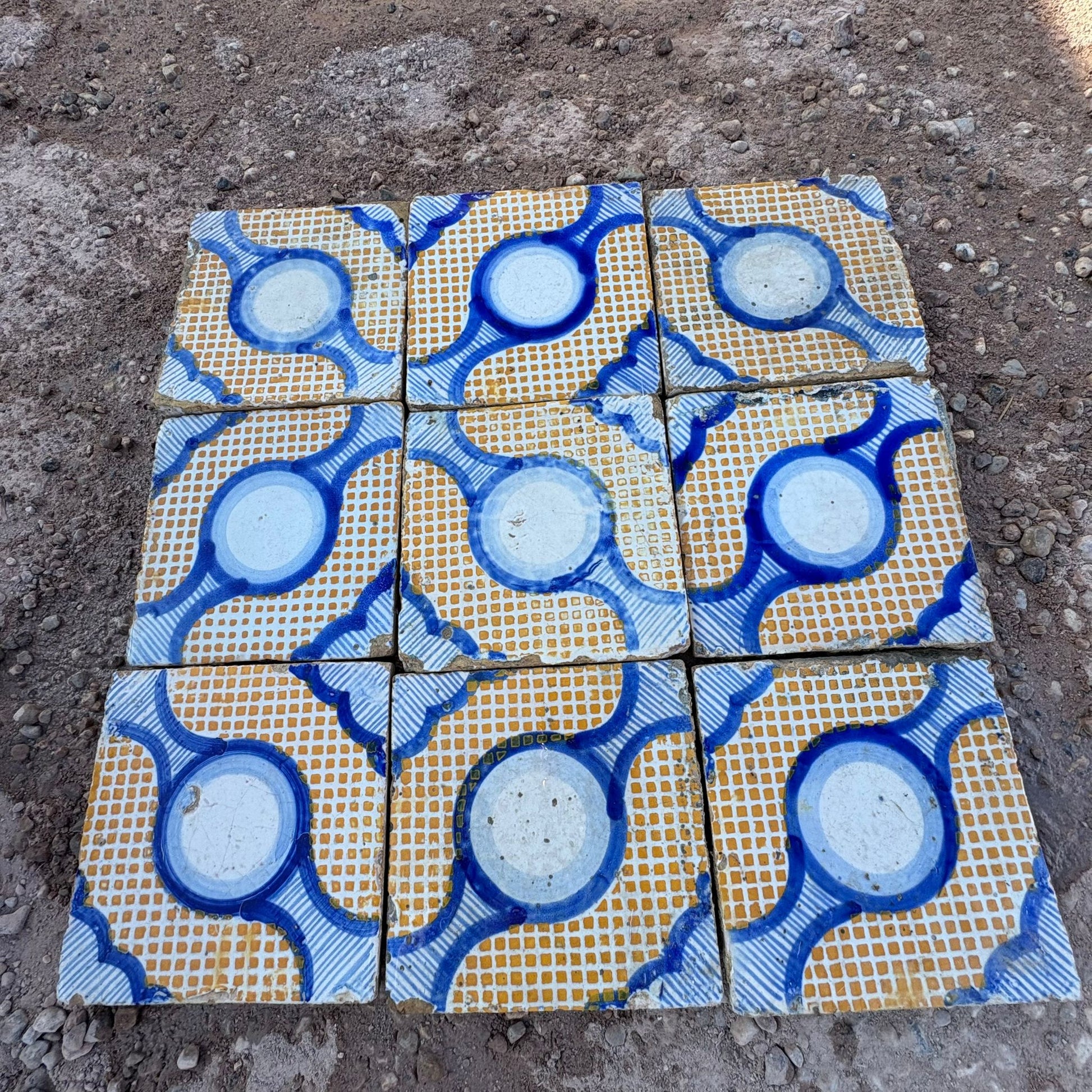 maioliche geometriche recuperate 1