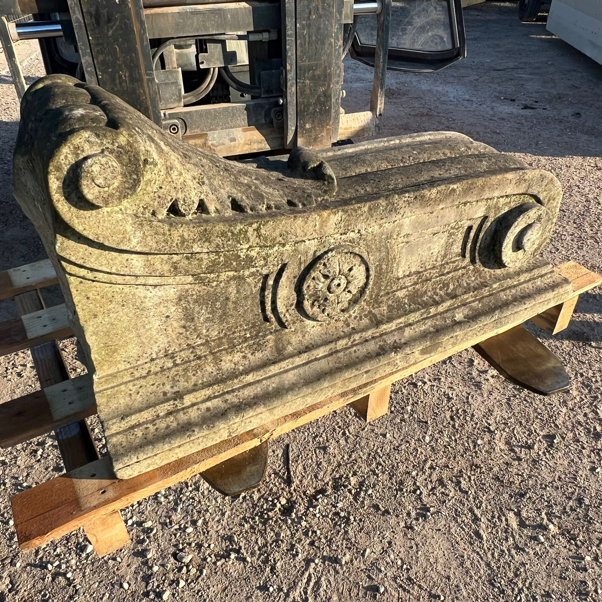 Mensola in marmo da camino